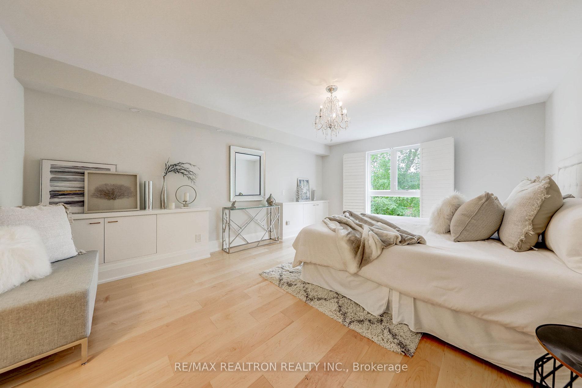 5 Bedrooms Condo at 14 Anvil Millway, Toronto For sale