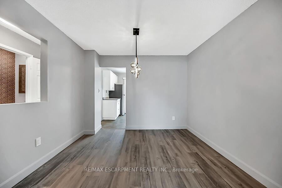 3 Bedrooms Condo at 1115 Paramount, Hamilton For sale