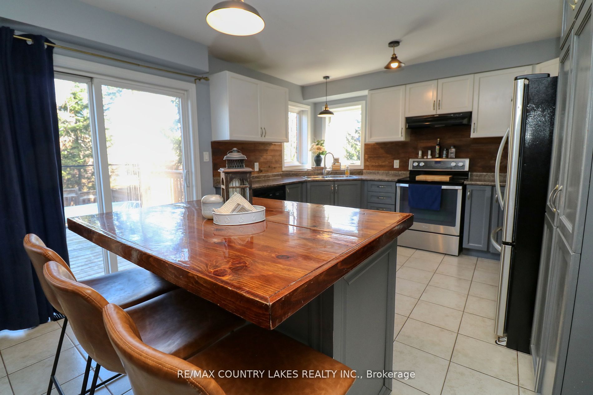 8 Fallingbrook Crescent