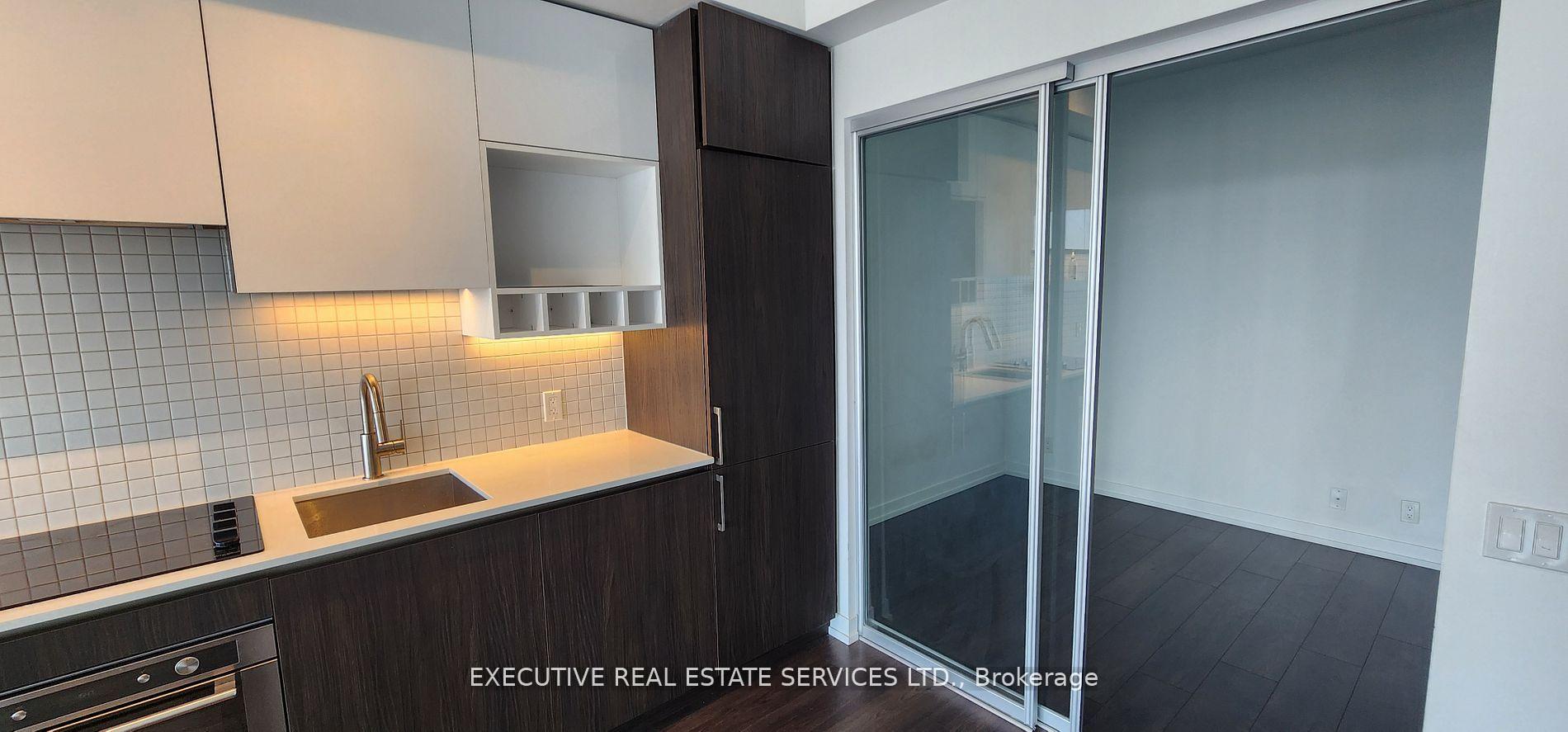 3 Bedrooms Condo at 5 Buttermill, Vaughan For sale