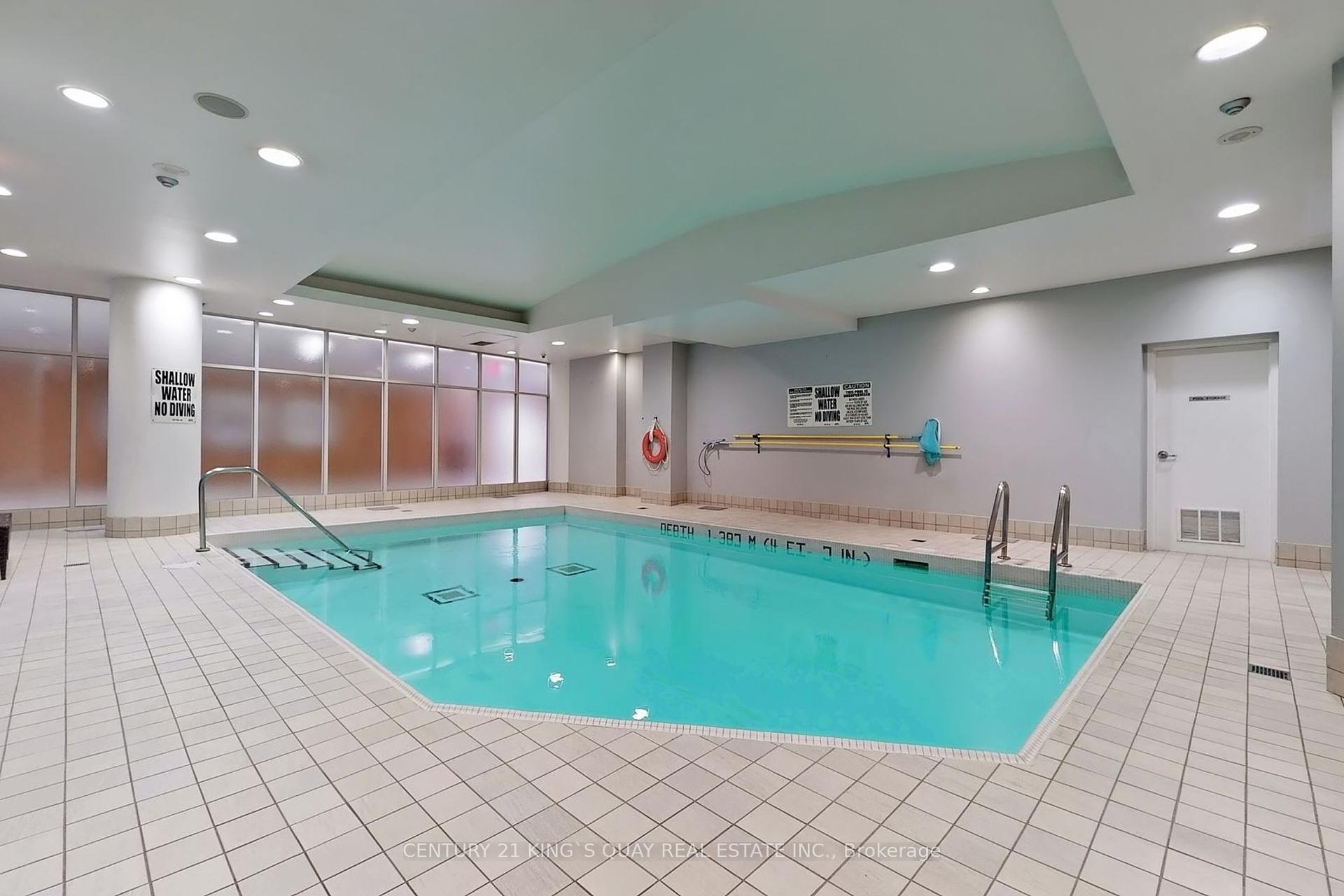 2 Bedrooms Condo at 9 Windermere, Toronto For sale