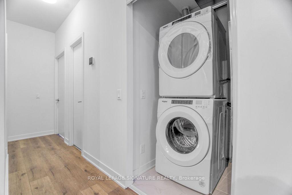 2 Bedrooms Condo at 3025 Trailside, Oakville For sale