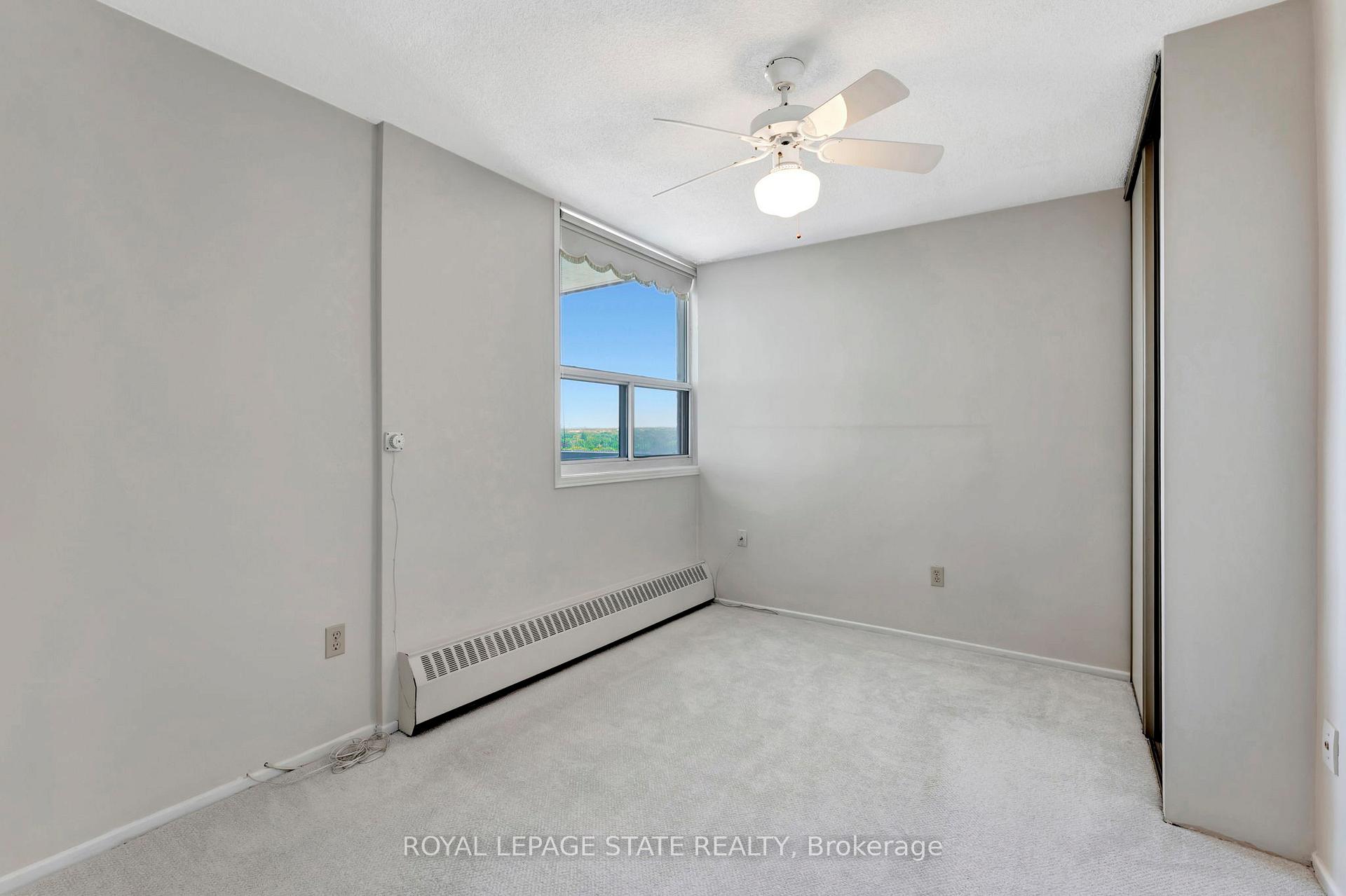 3 Bedrooms Condo at 2263 Marine, Oakville For sale