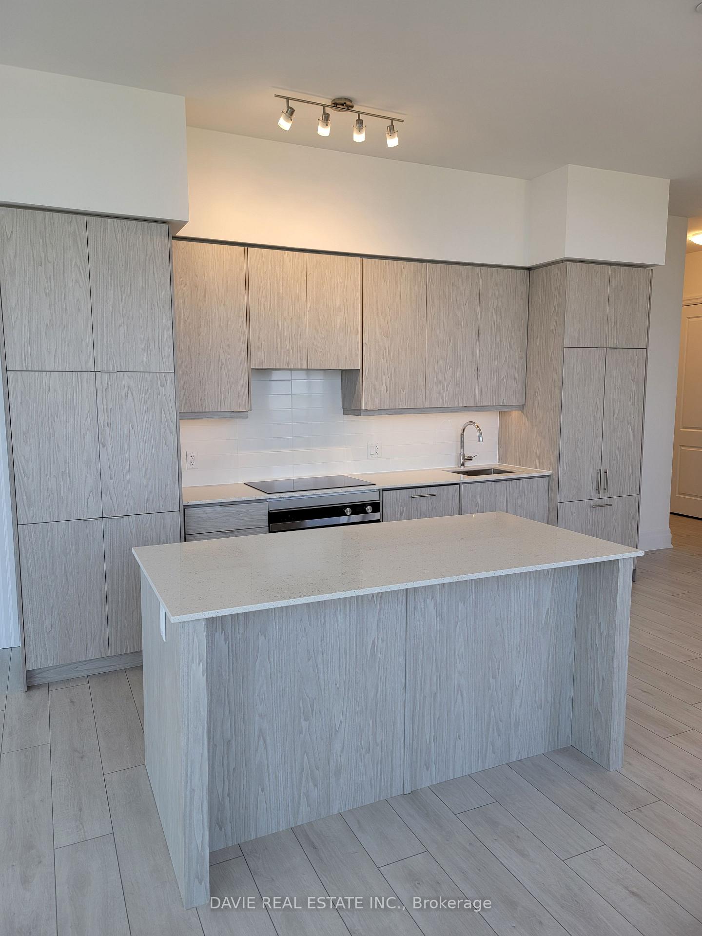 2 Bedrooms Condo at 30 Elm, Mississauga For sale