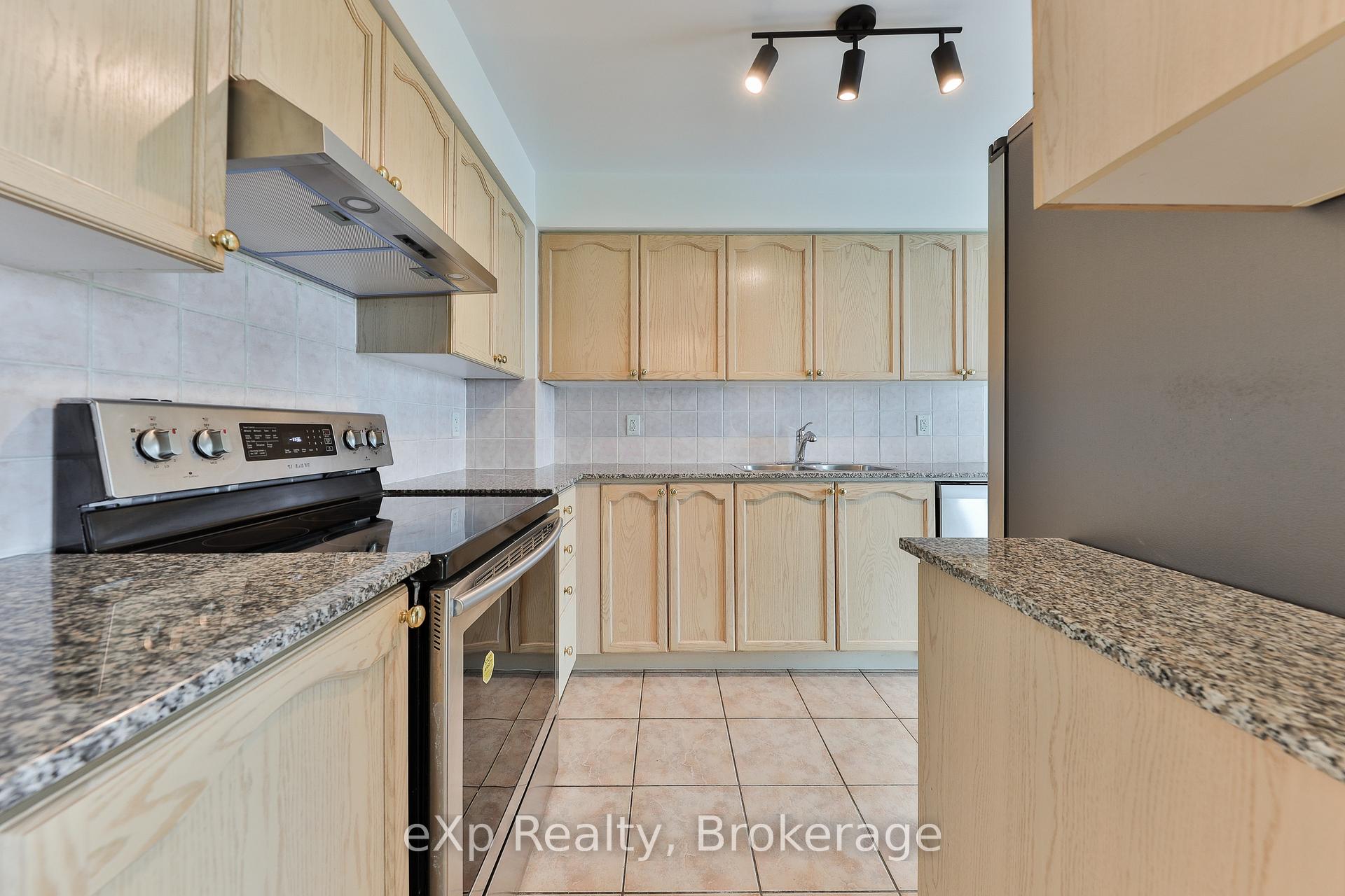 3 Bedrooms Condo at 83 Borough, Toronto For sale