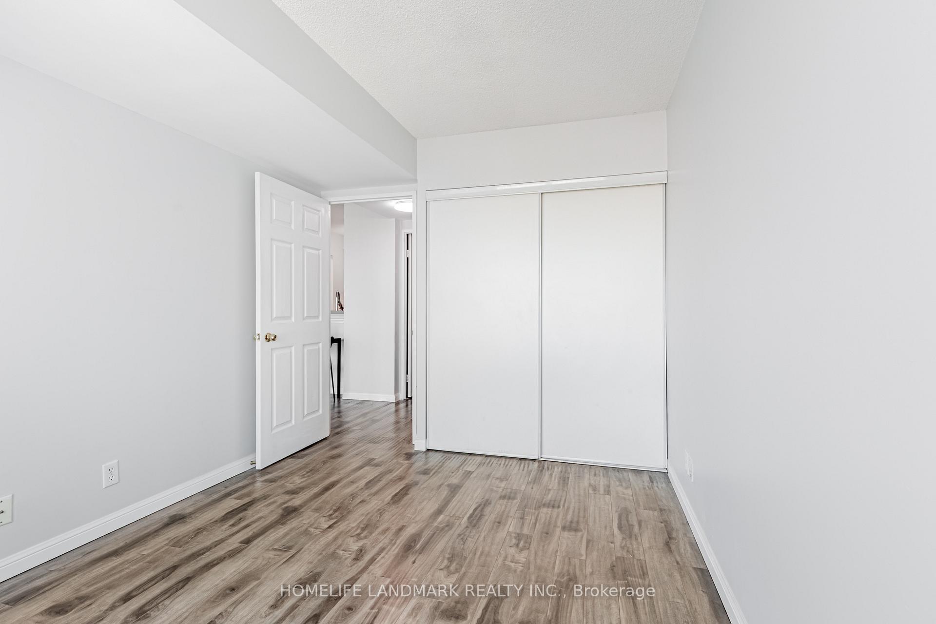 2 Bedrooms Condo at 1 Lee Centre, Toronto For sale