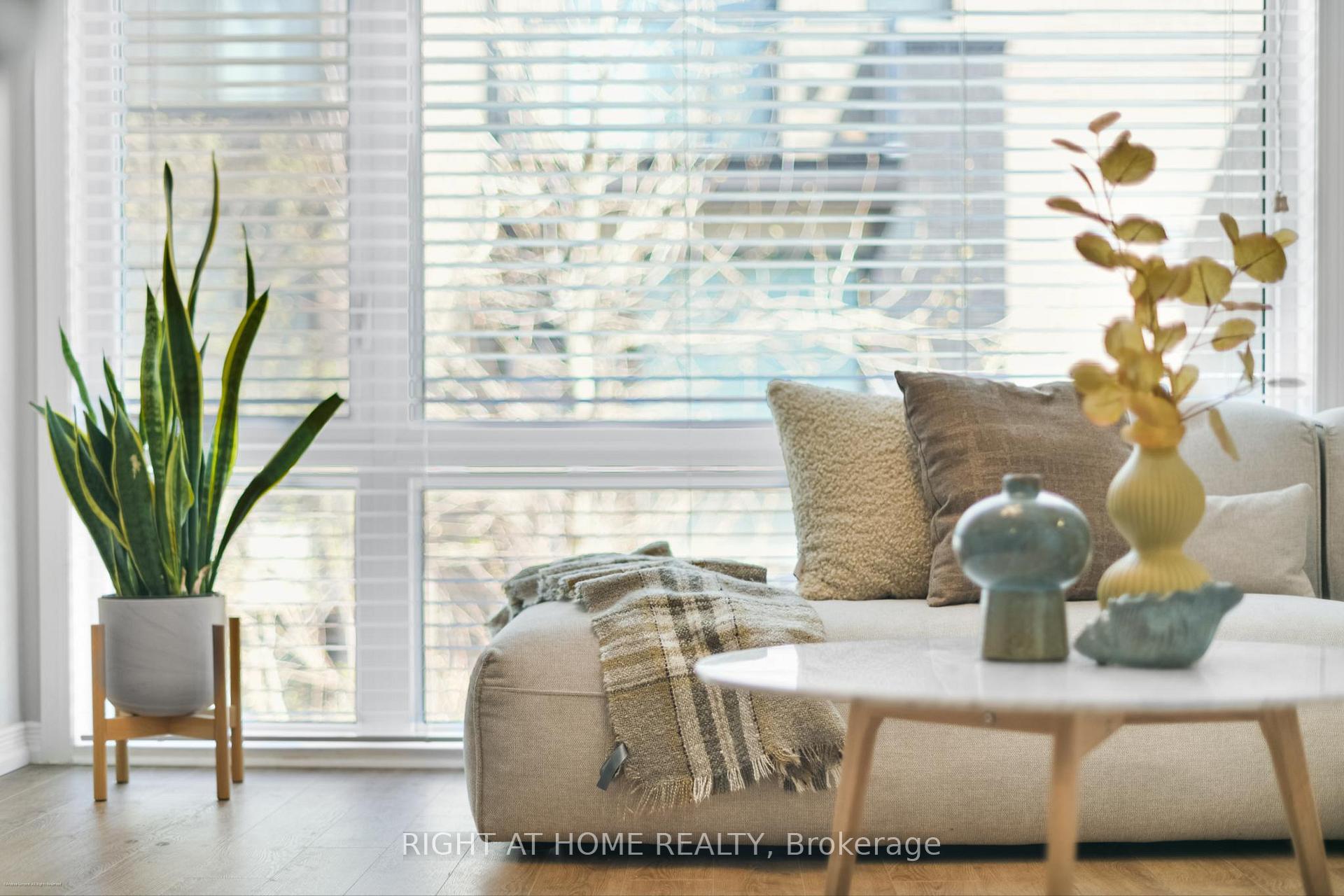 2 Bedrooms Condo at 30 Fieldway, Toronto For sale