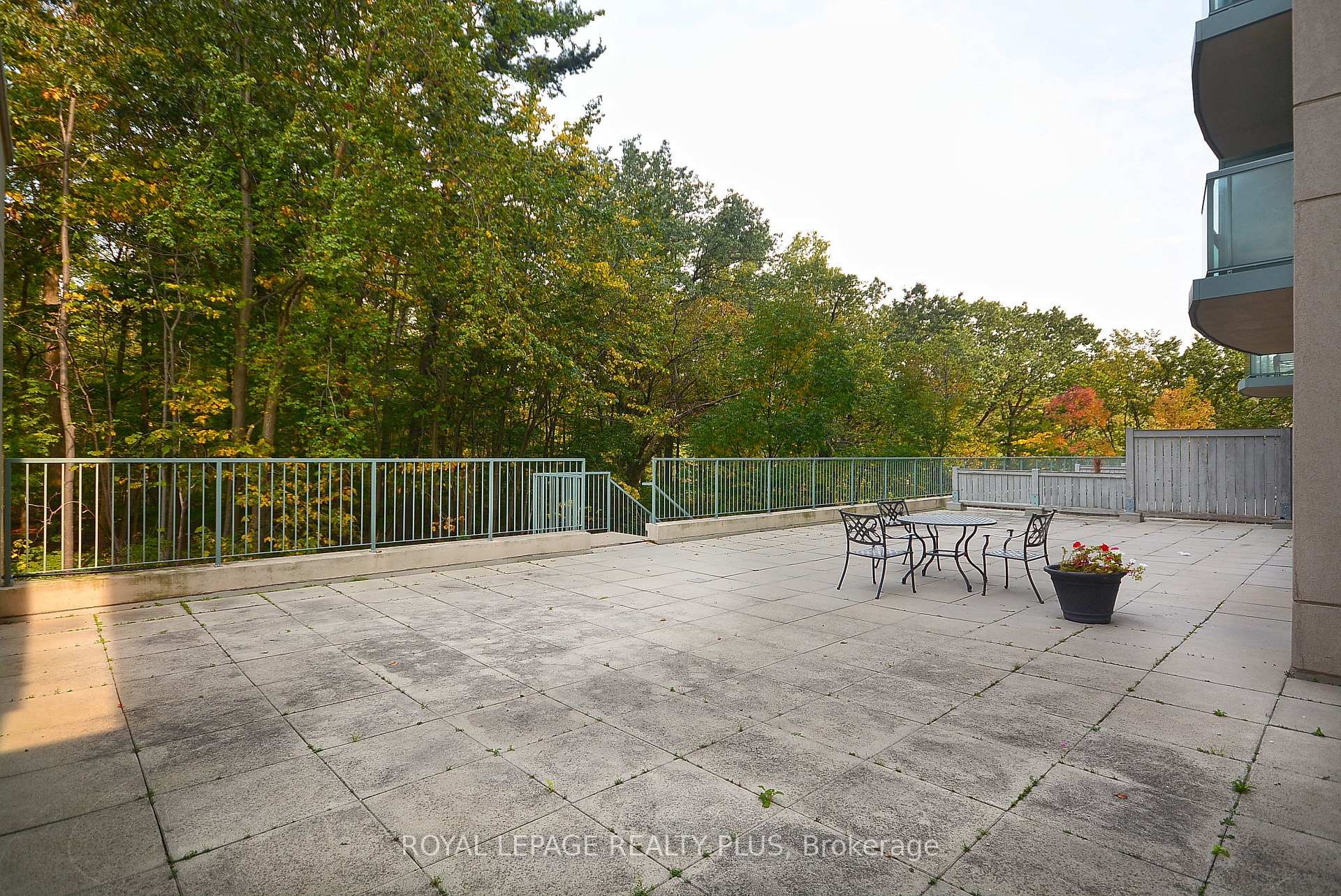 1 Bedroom Condo at 2545 Erin Centre,  Mississauga For sale
