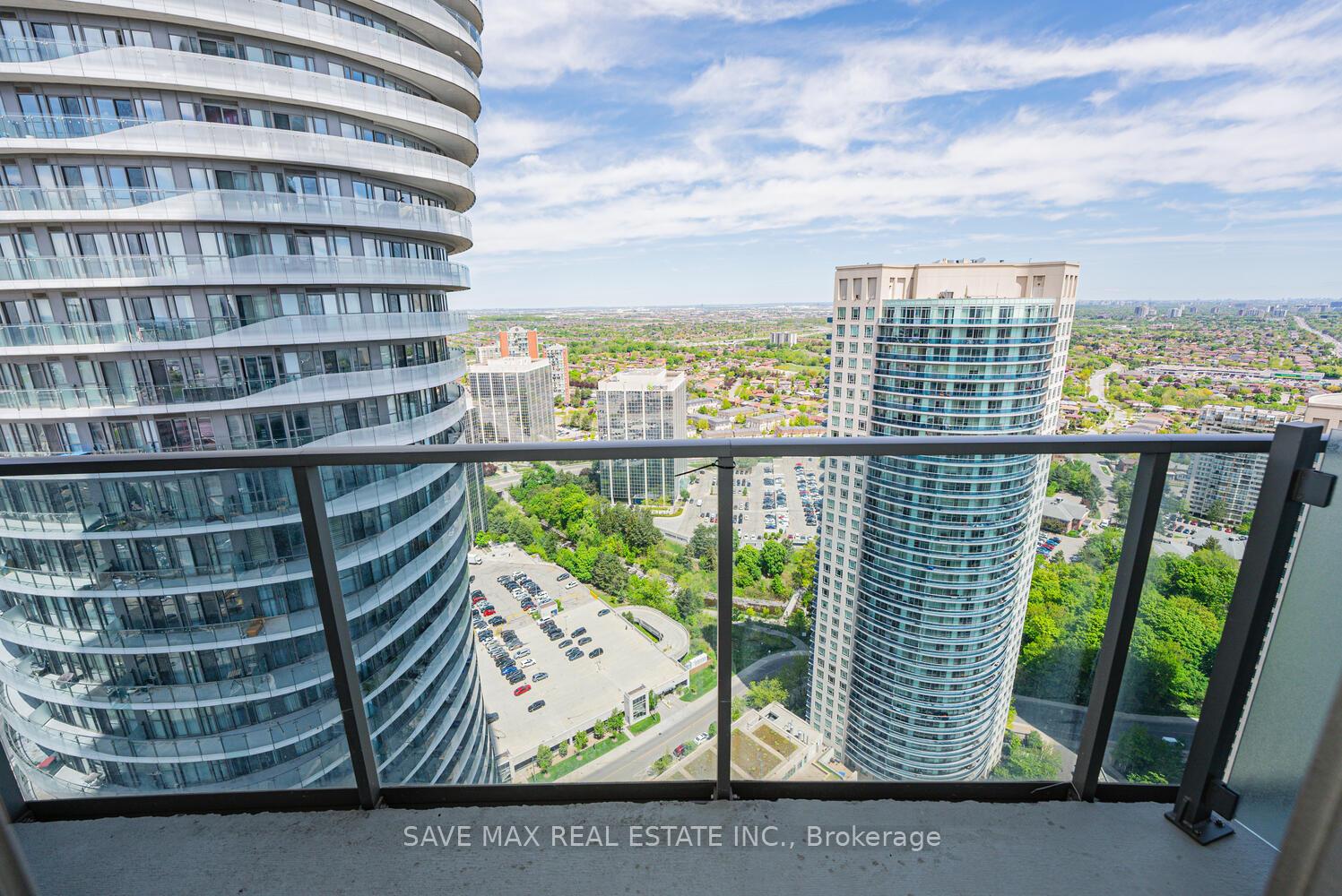 2 Bedrooms Condo at 60 Absolute, Mississauga For sale