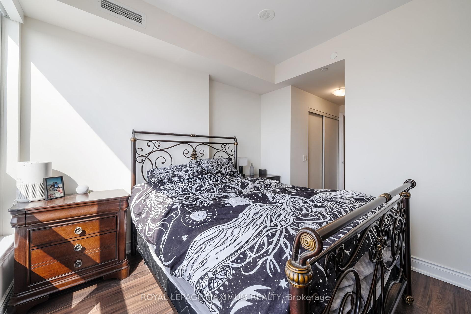 3 Bedrooms Condo at 9075 Jane, Vaughan For sale