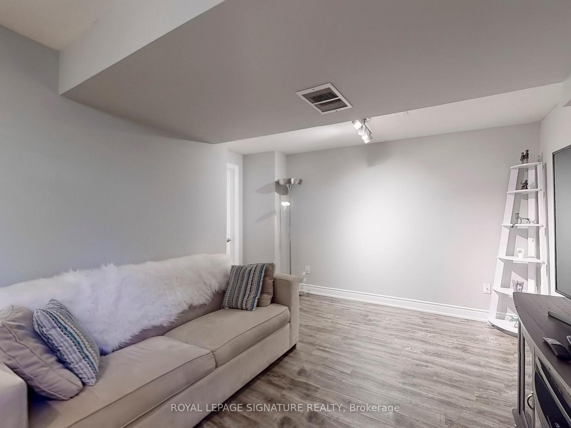 3 Bedrooms Condo at 99 Panabaker, Hamilton For sale