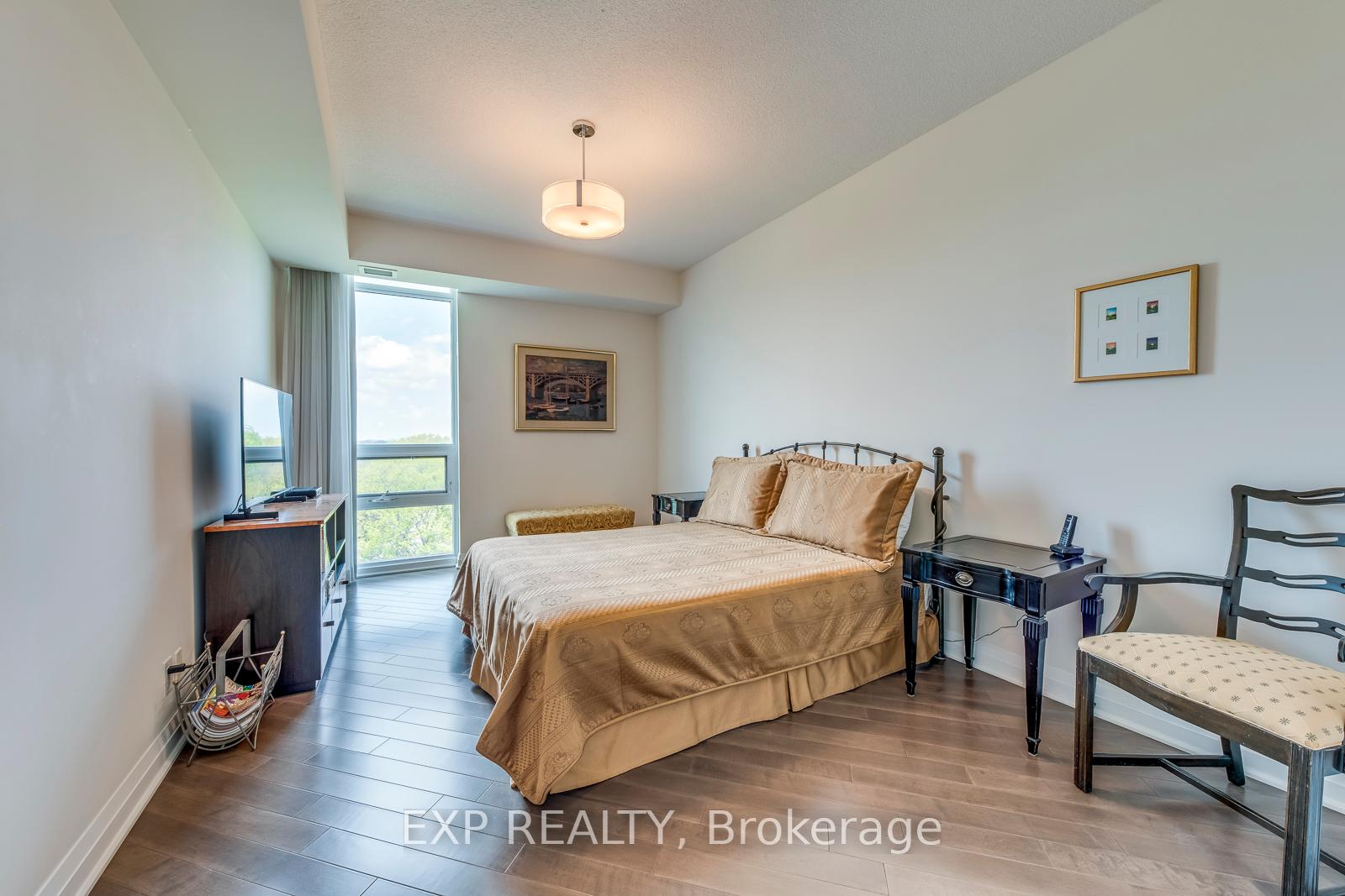 3 Bedrooms Condo at 1055 Southdown, Mississauga For sale