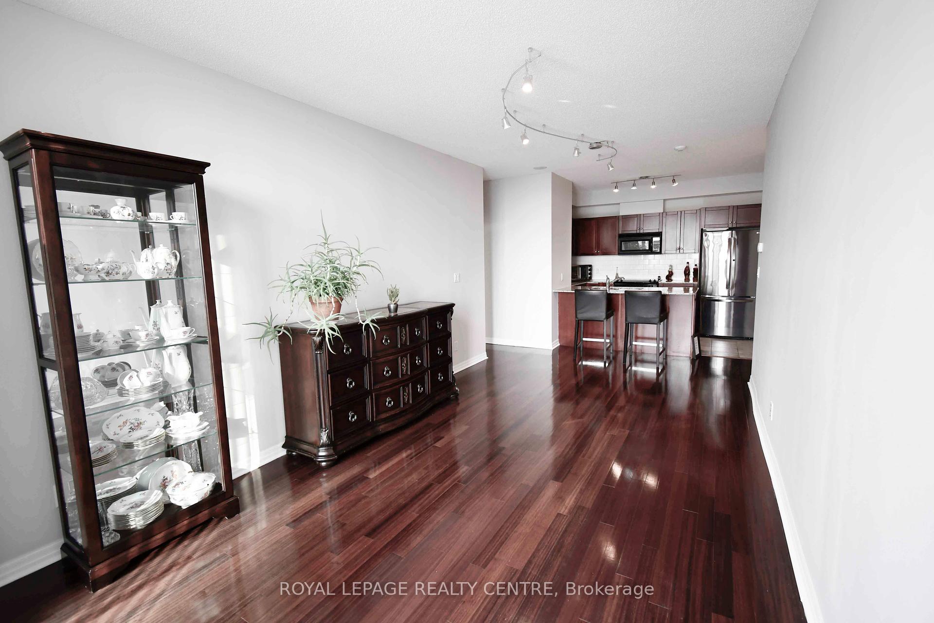 2 Bedrooms Condo at 1359 Rathburn, Mississauga For sale
