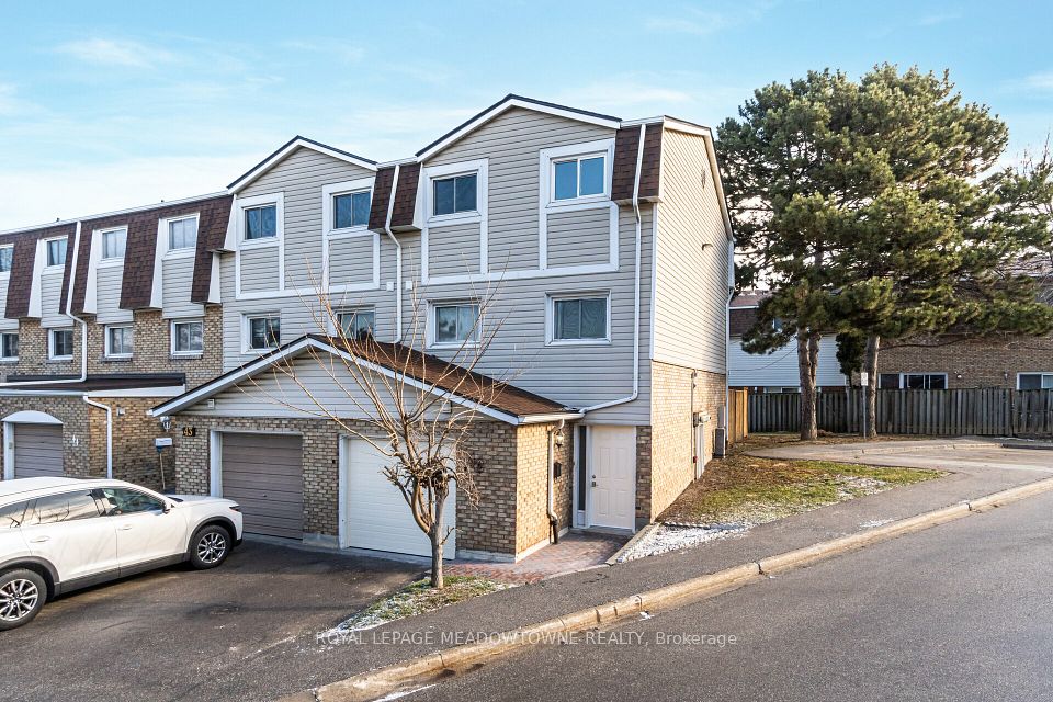 #42 - 11 Harrisford Street, Hamilton, ON L8K 6L7