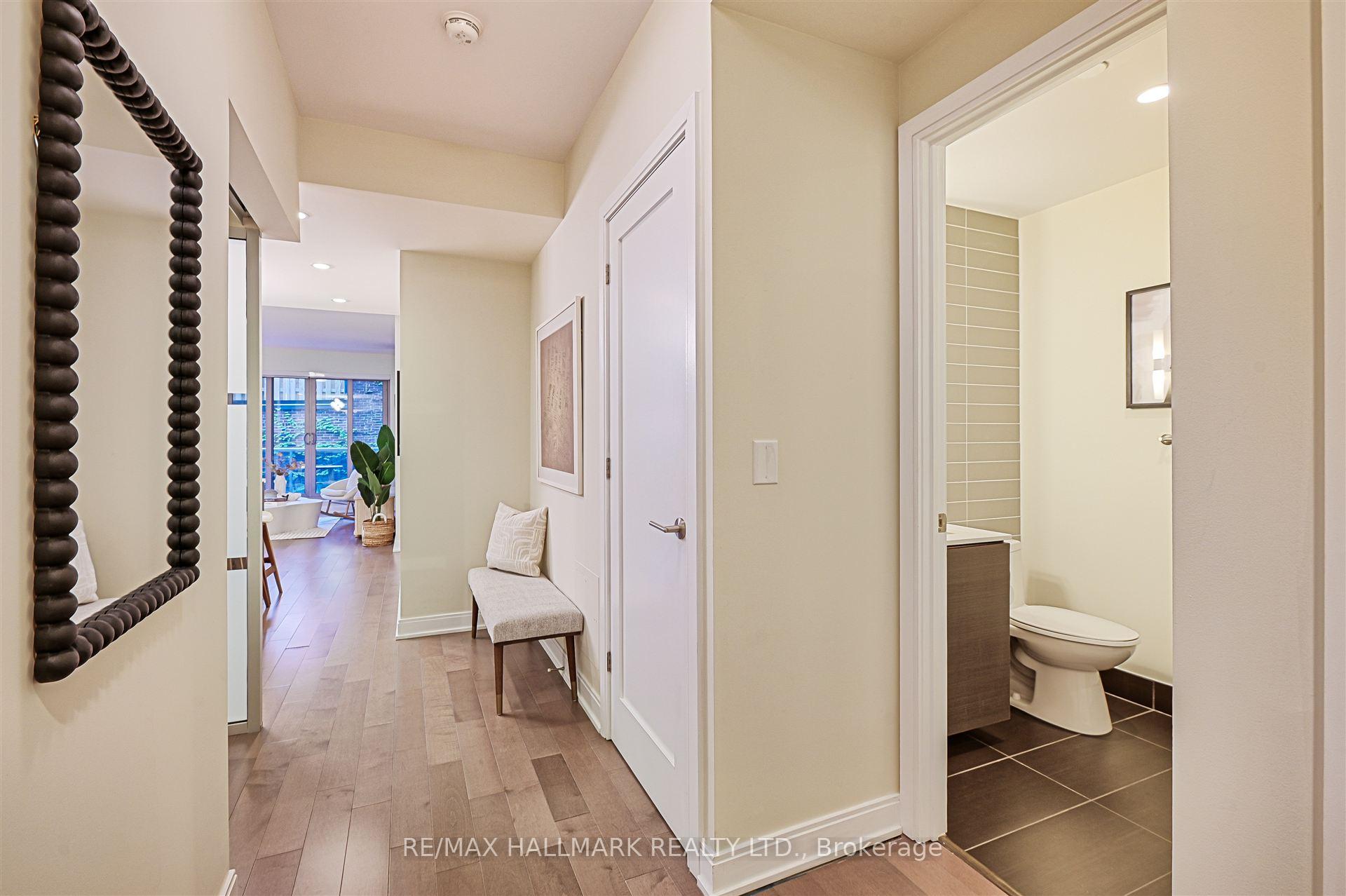2 Bedrooms Condo at 55 Front, Toronto For sale