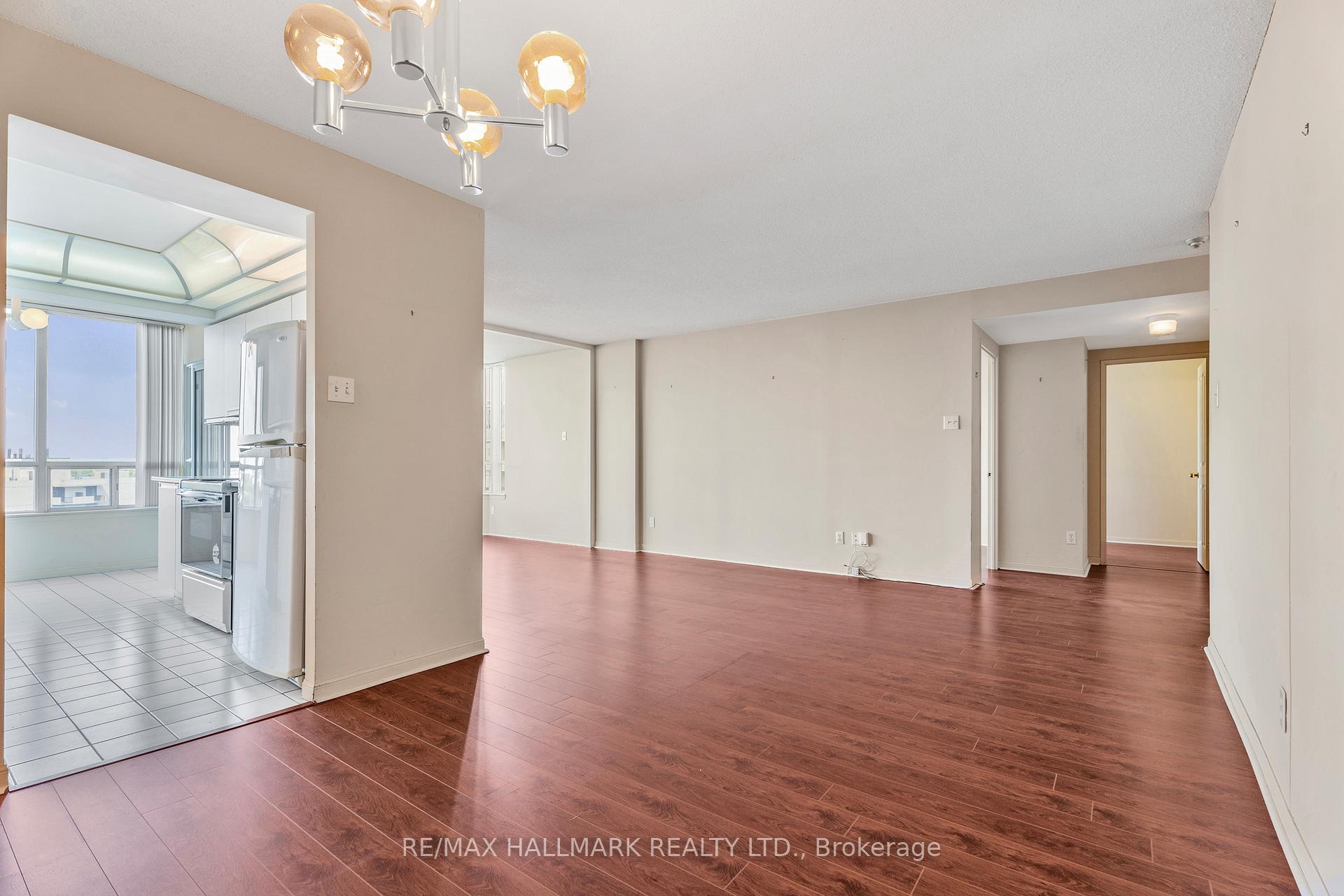 3 Bedrooms Condo at 1121 Steeles, Toronto For sale