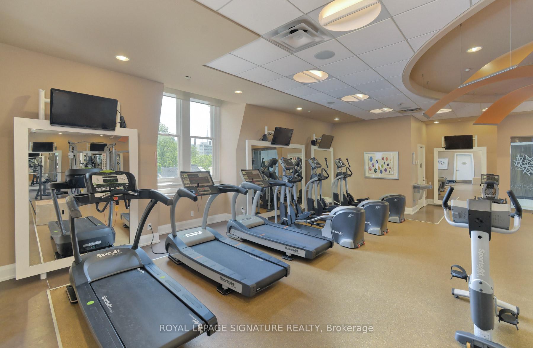 2 Bedrooms Condo at 28 Linden, Toronto For sale