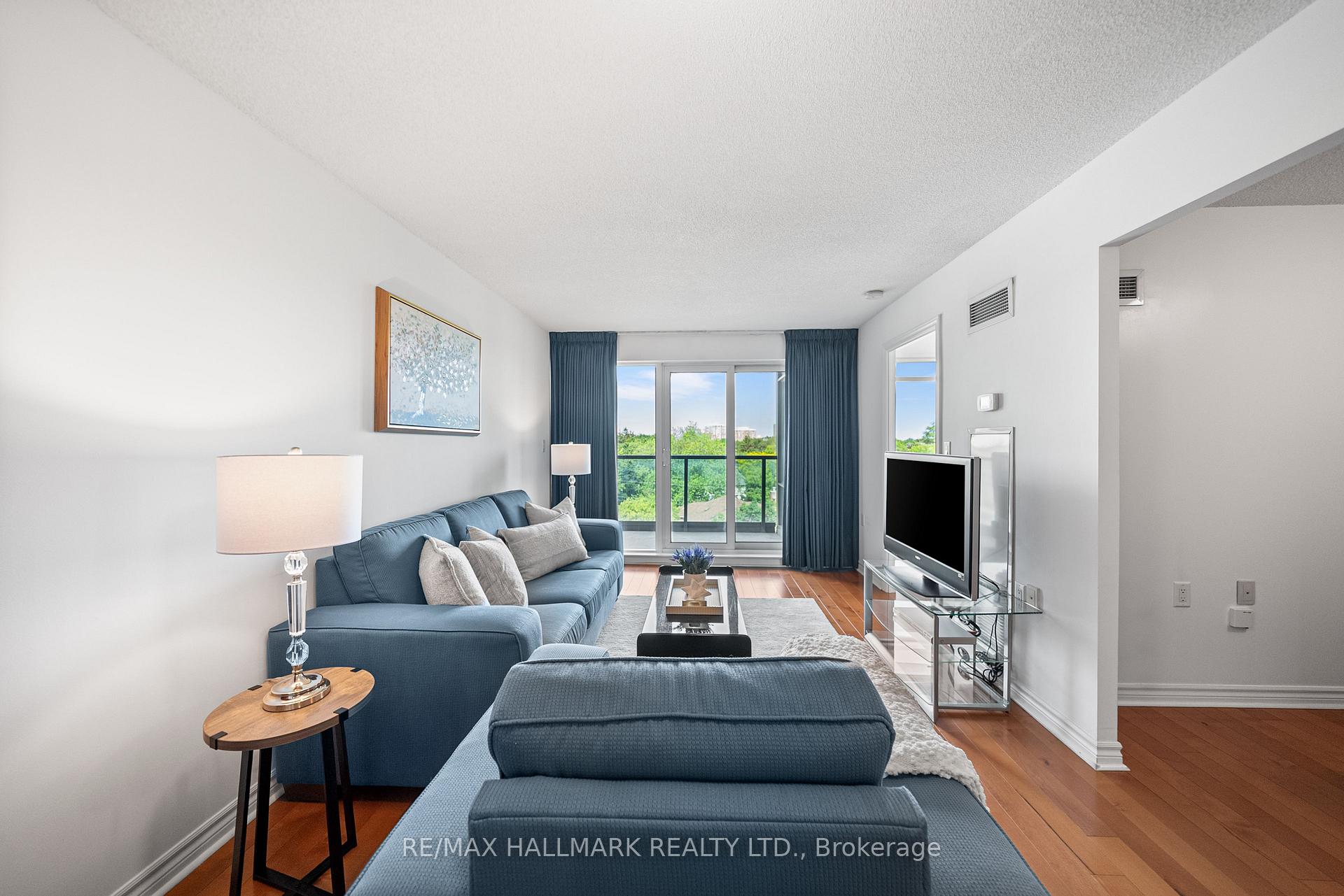 2 Bedrooms Condo at 3830 Bathurst, Toronto For sale