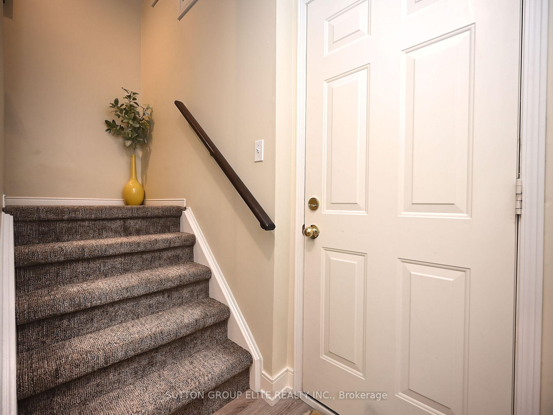 3 Bedrooms Condo at 601 Shoreline, Mississauga For sale