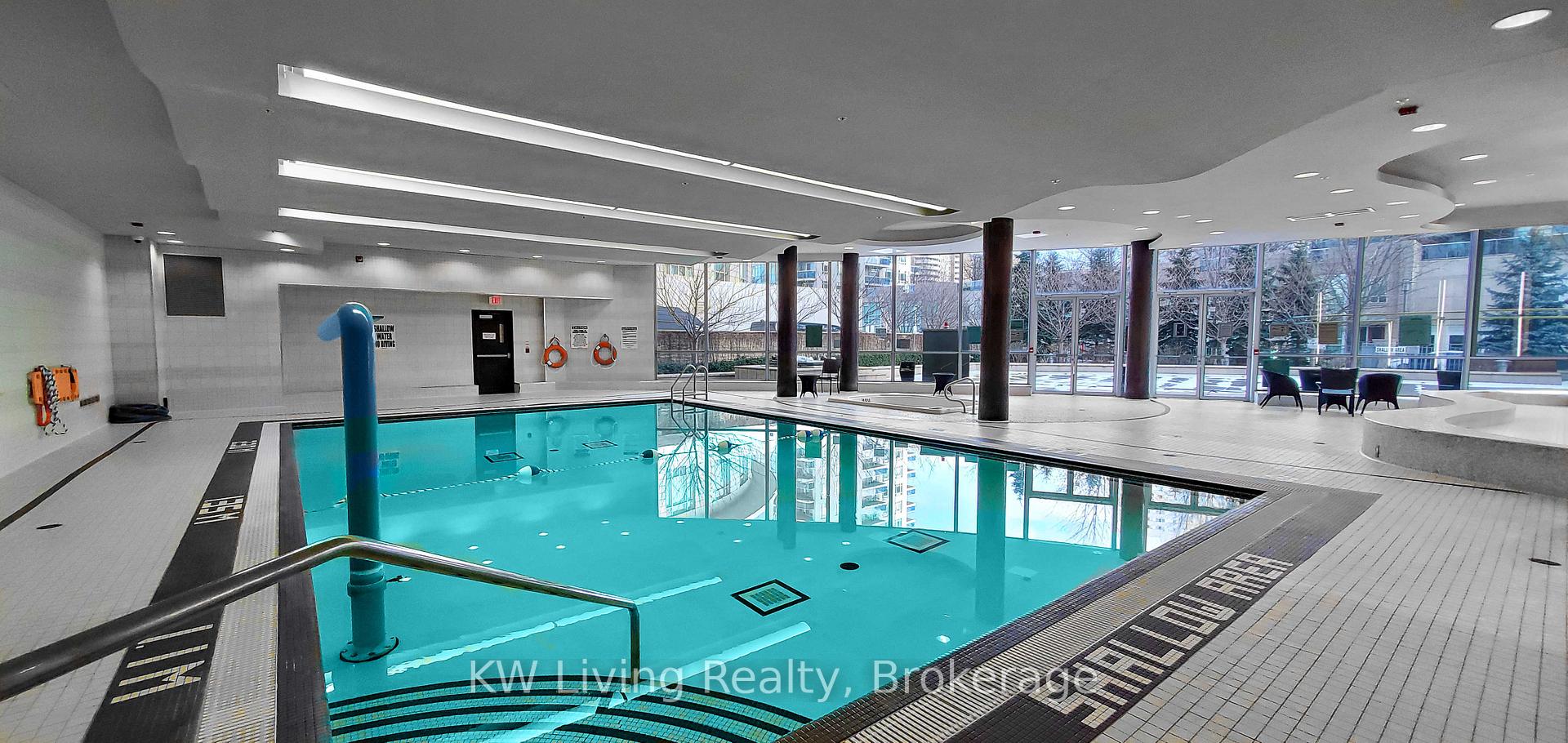 2 Bedrooms Condo at 80 Absolute,  Mississauga For sale
