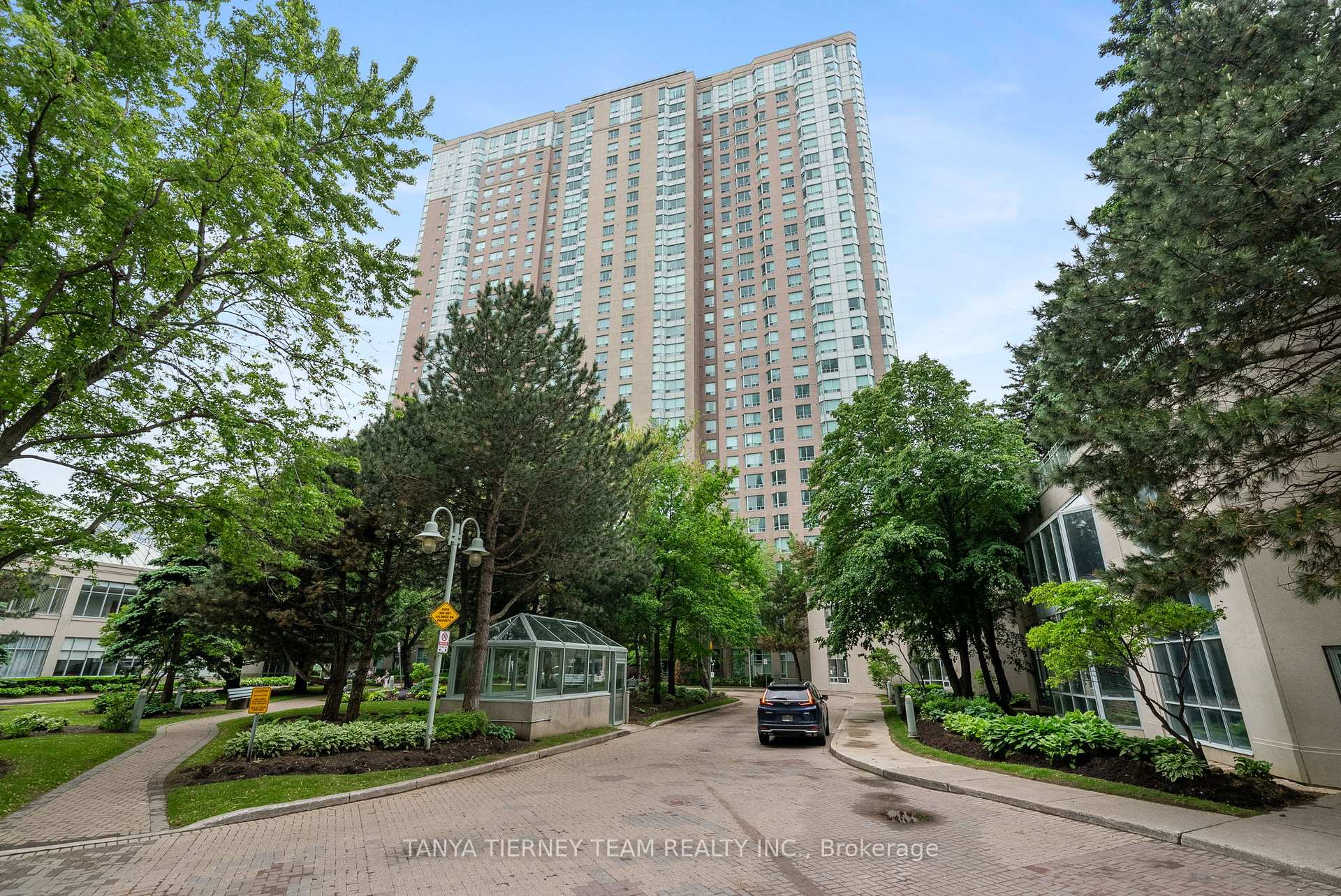 2 Bedrooms Condo at 68 Corporate, Toronto For sale