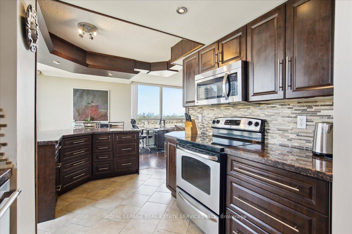 2 Bedrooms Condo at 1360 Rathburn,  Mississauga For sale