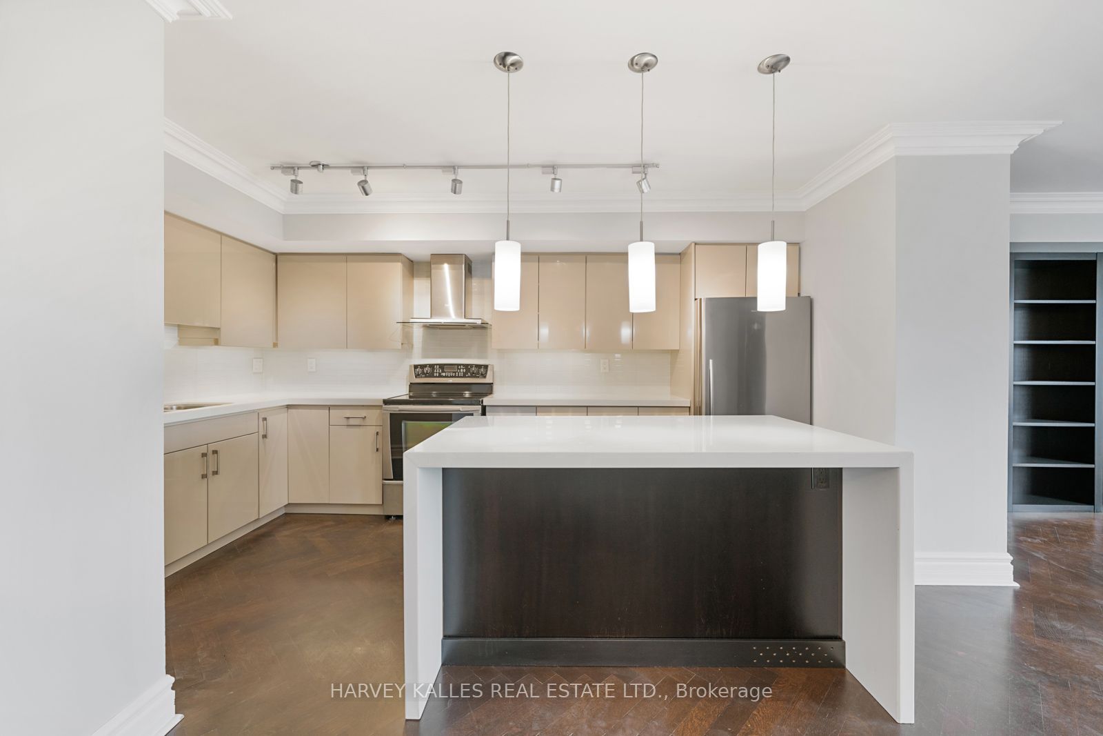 70 Elmsthorpe Avenue PH-401