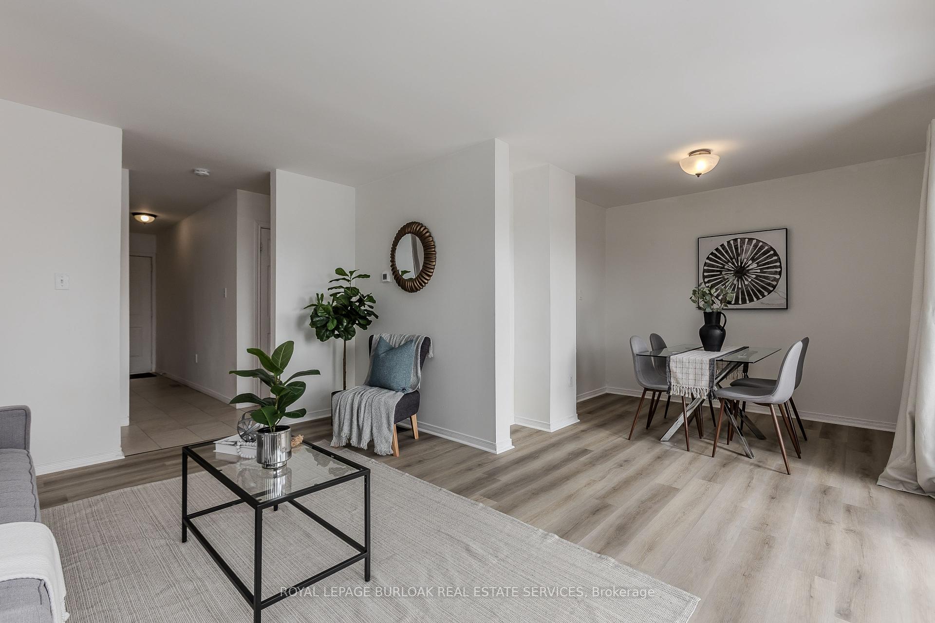 4 Bedrooms Condo at 25 Redbury, Hamilton For sale