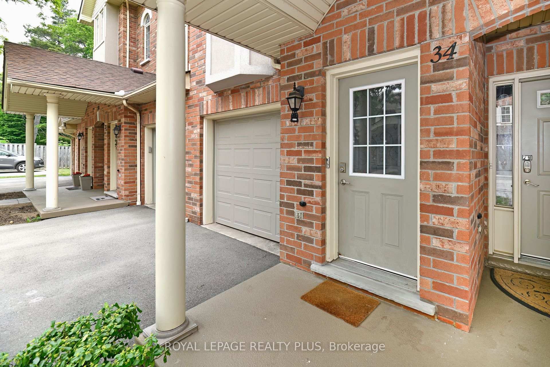 3 Bedrooms Condo at 4045 Upper Middle, Burlington For sale