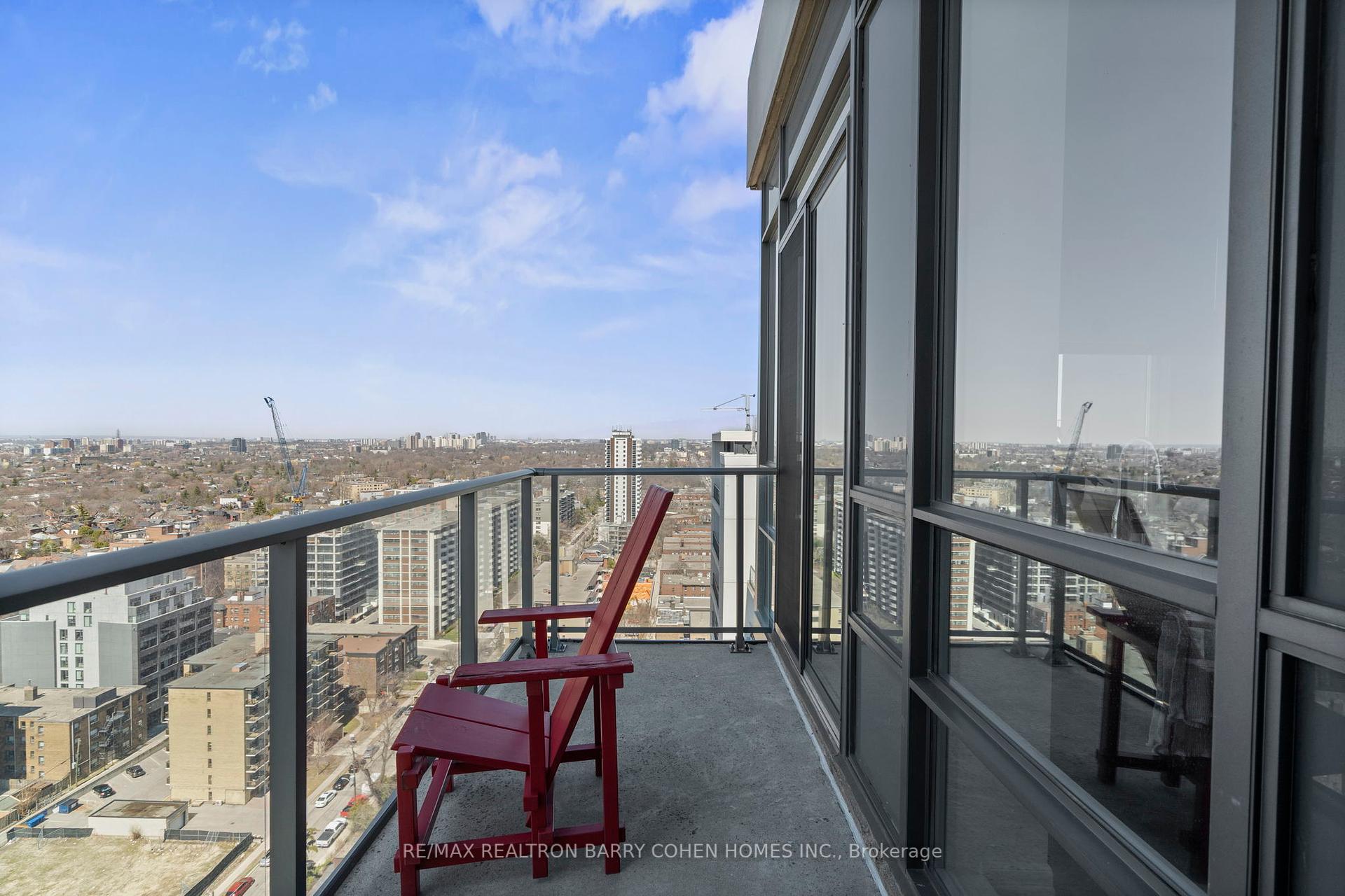 3 Bedrooms Condo at 500 St Clair, Toronto For sale