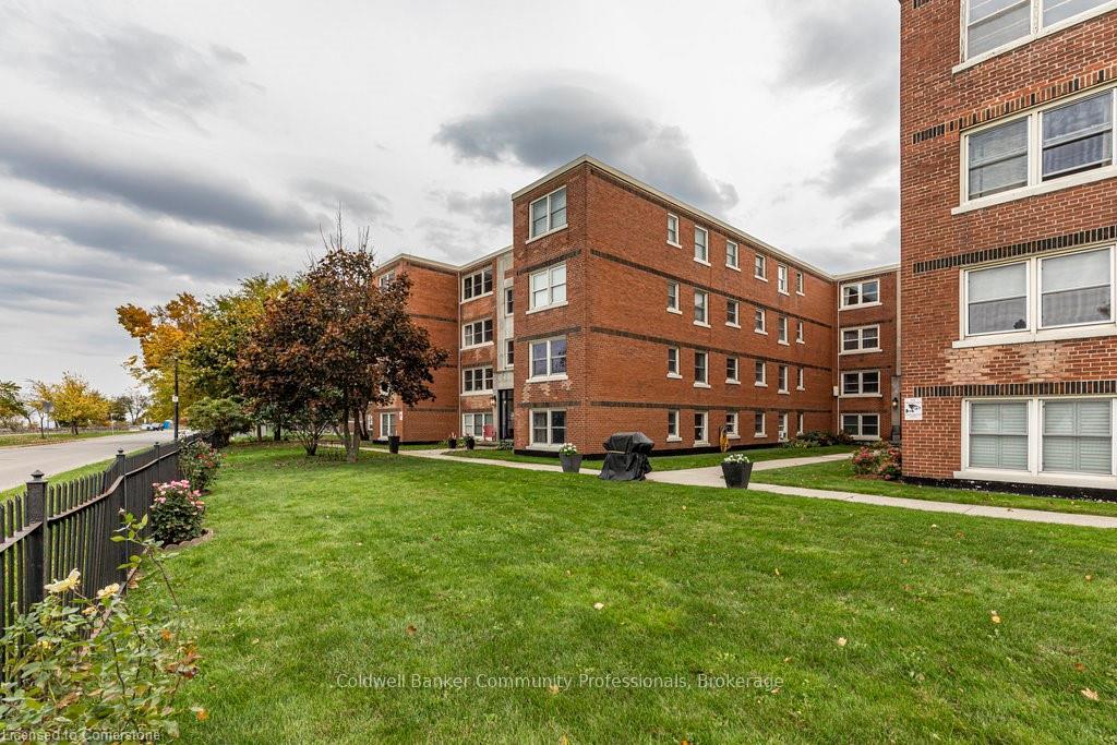2 Bedrooms Co-op at 5 East 36th,  Hamilton For sale