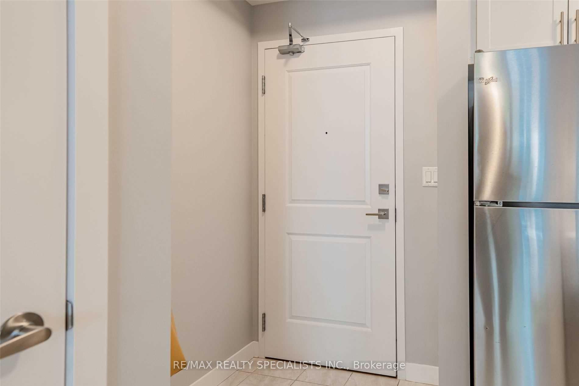 1 Bedroom Condo at 35 Southshore,  Hamilton For sale