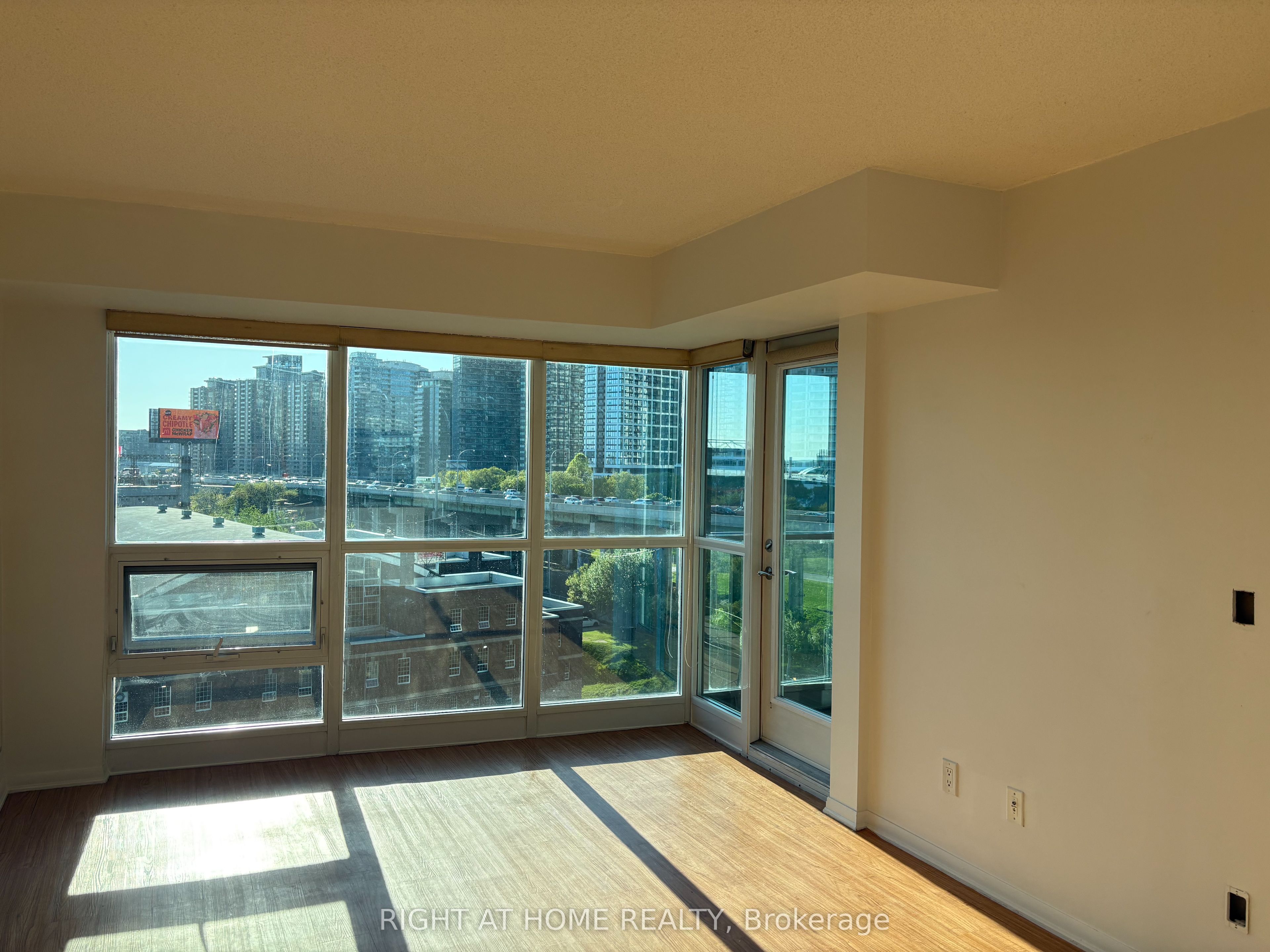 231 Fort York Boulevard, #1011