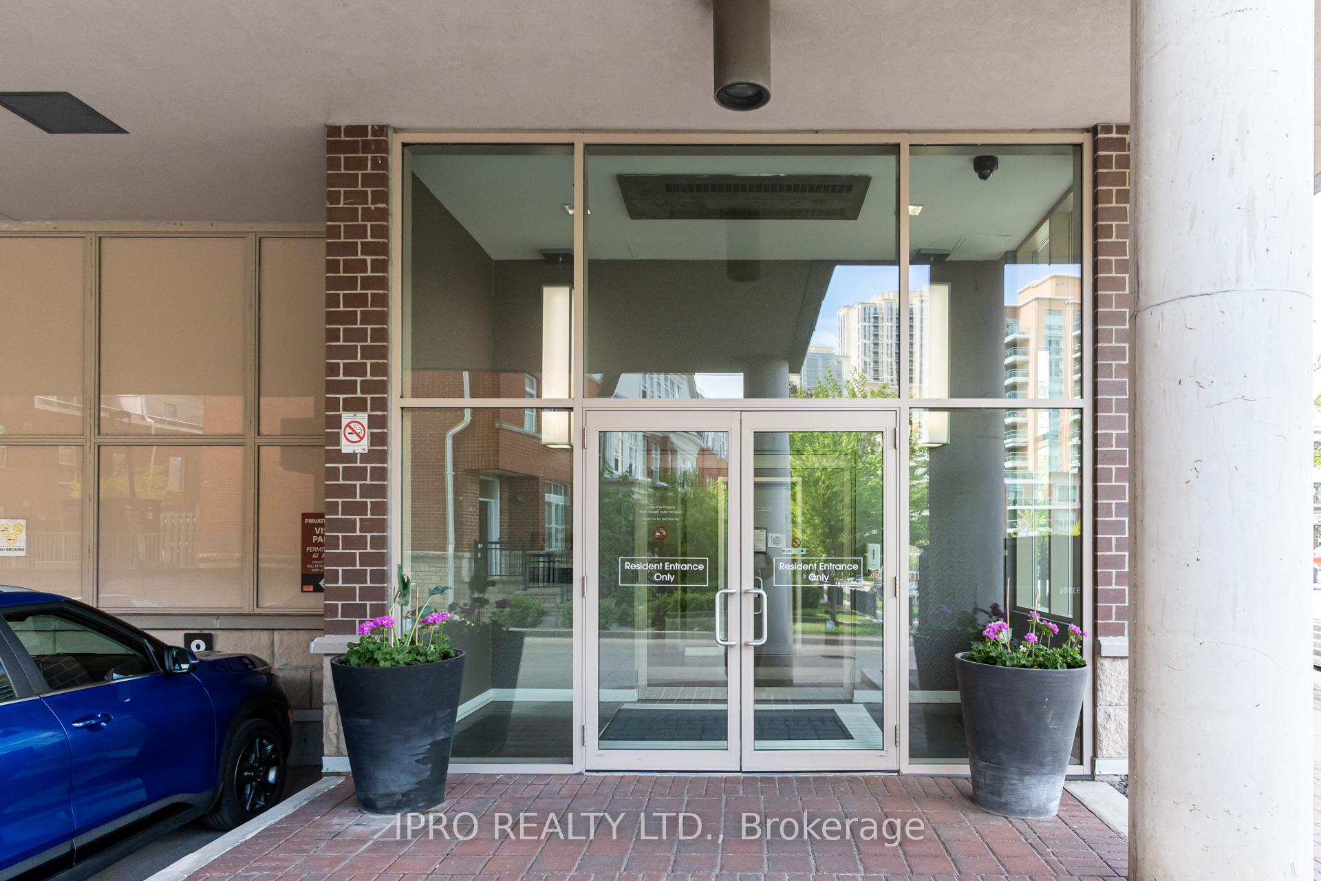 2 Bedrooms Condo at 5101 Dundas, Toronto For sale