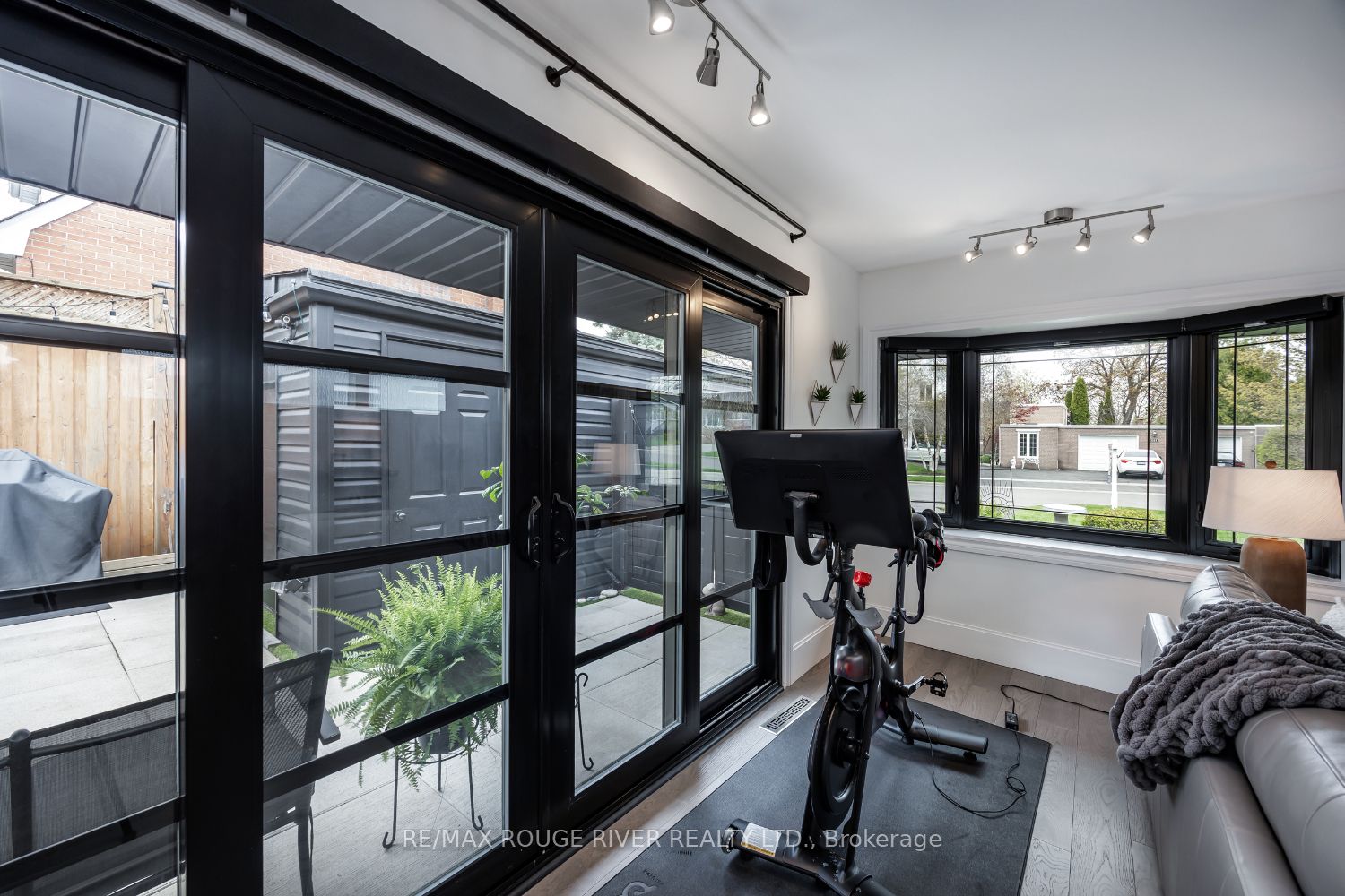 693 Carnegie Avenue
