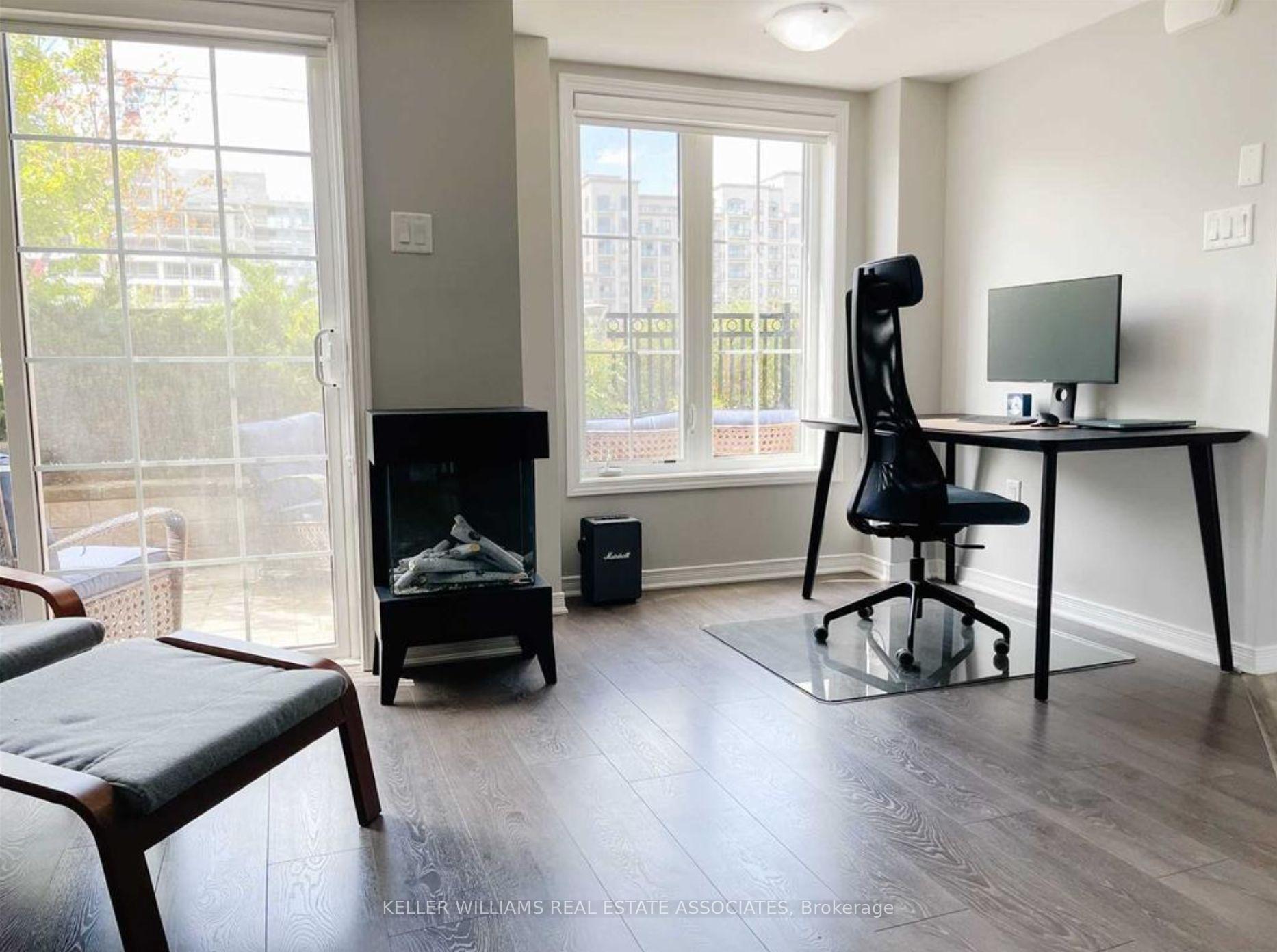 3 Bedrooms Condo at 2441 Greenwich, Oakville For sale