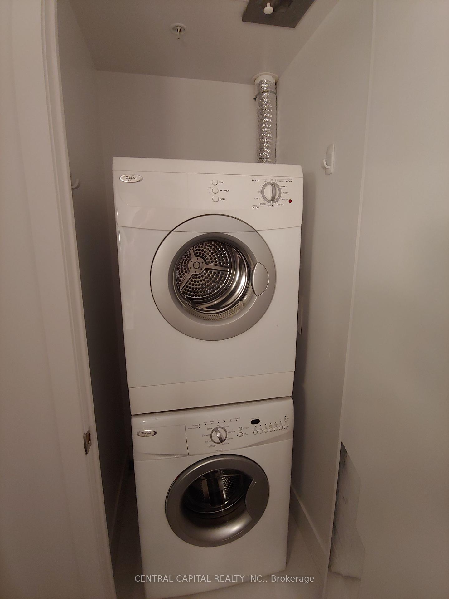 1 Bedroom Condo at 39 Sherbourne,  Toronto For sale