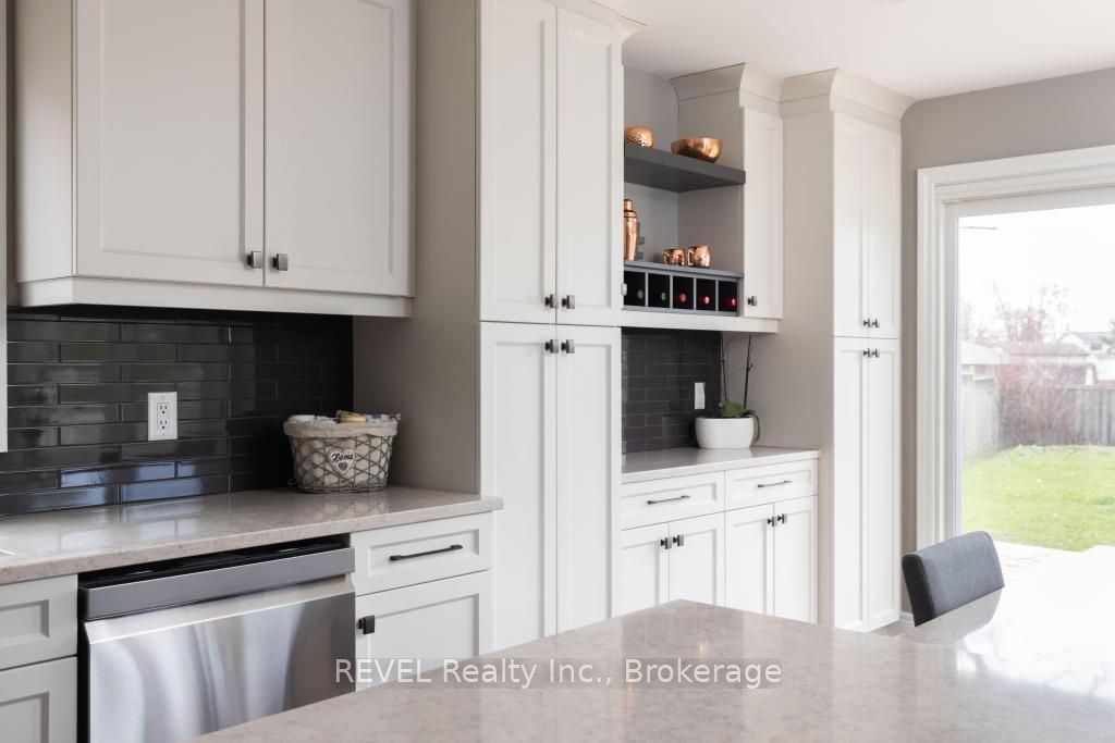 8042 Oakridge Drive