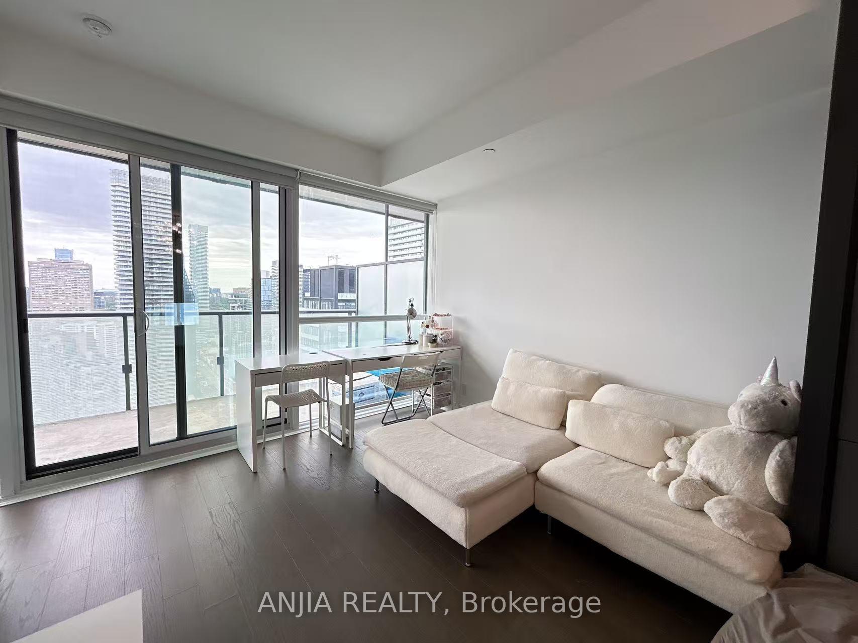 1 Bedroom Condo at 15 Grenville, Toronto For sale