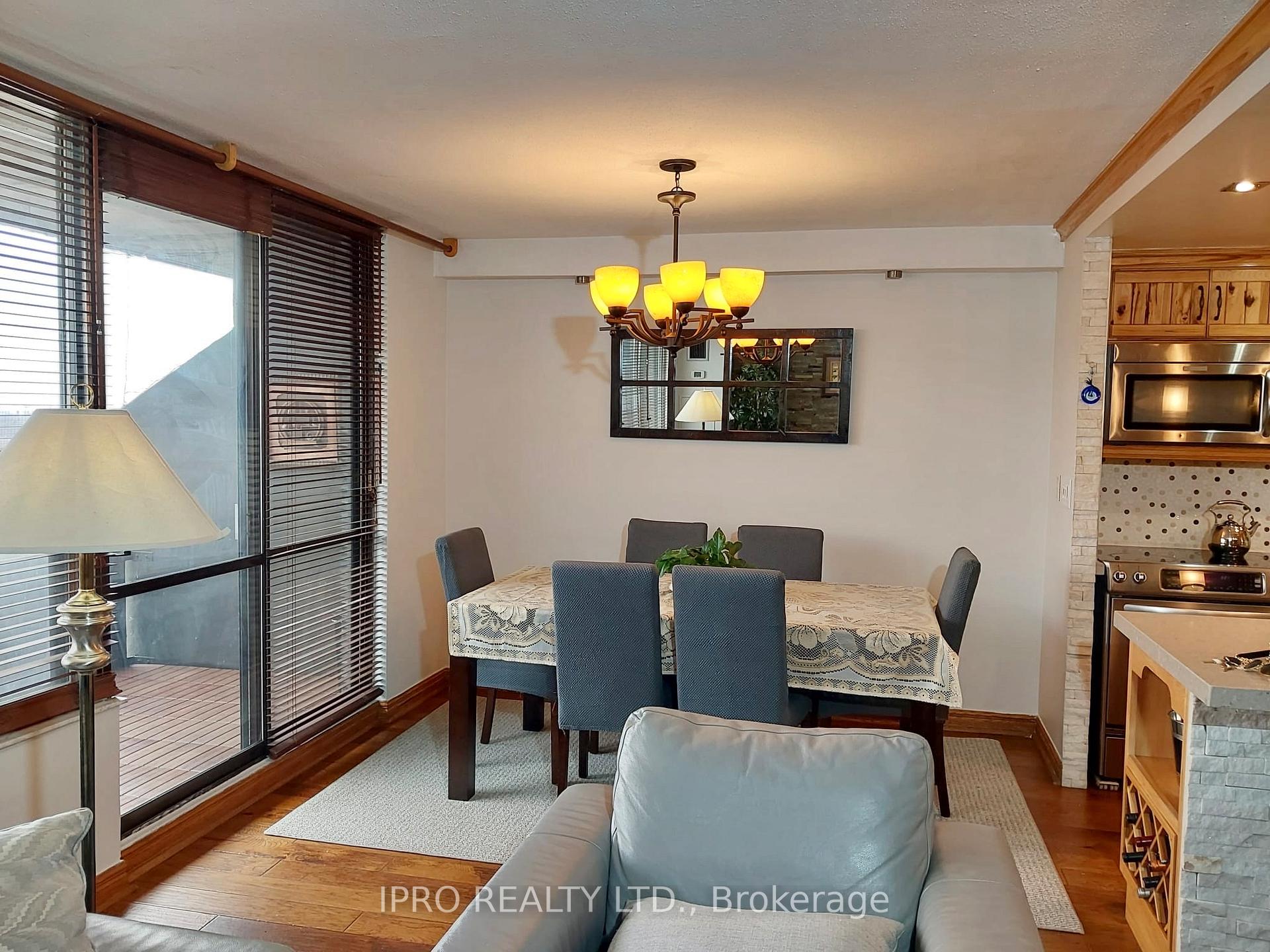 3 Bedrooms Condo at 11 Wincott,  Toronto For sale