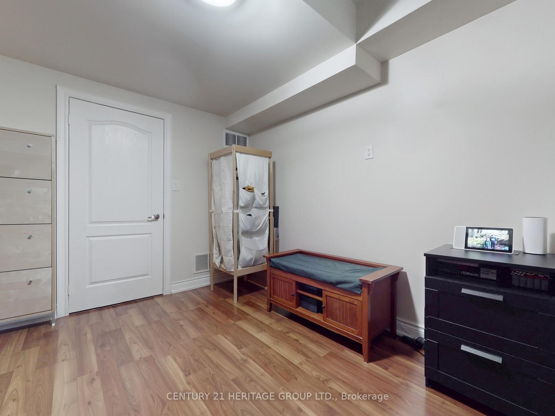 4 Bedrooms Condo at 127 Mill, Toronto For sale