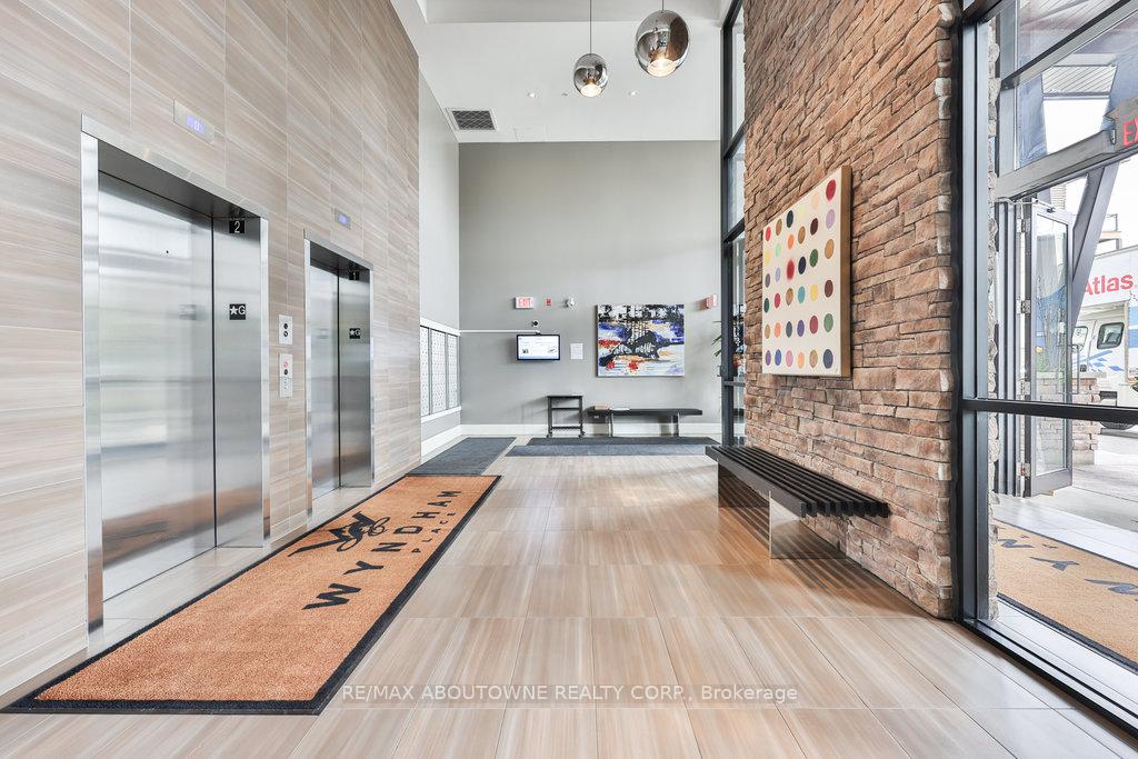 2 Bedrooms Condo at 128 Garden, Oakville For sale