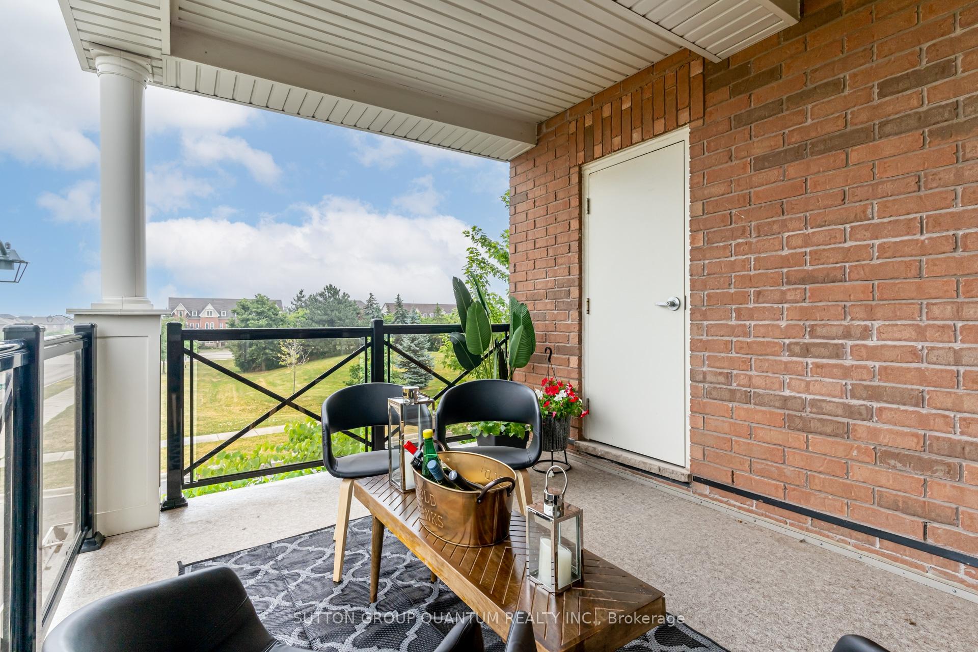 2 Bedrooms Condo at 275 Roxton, Oakville For sale