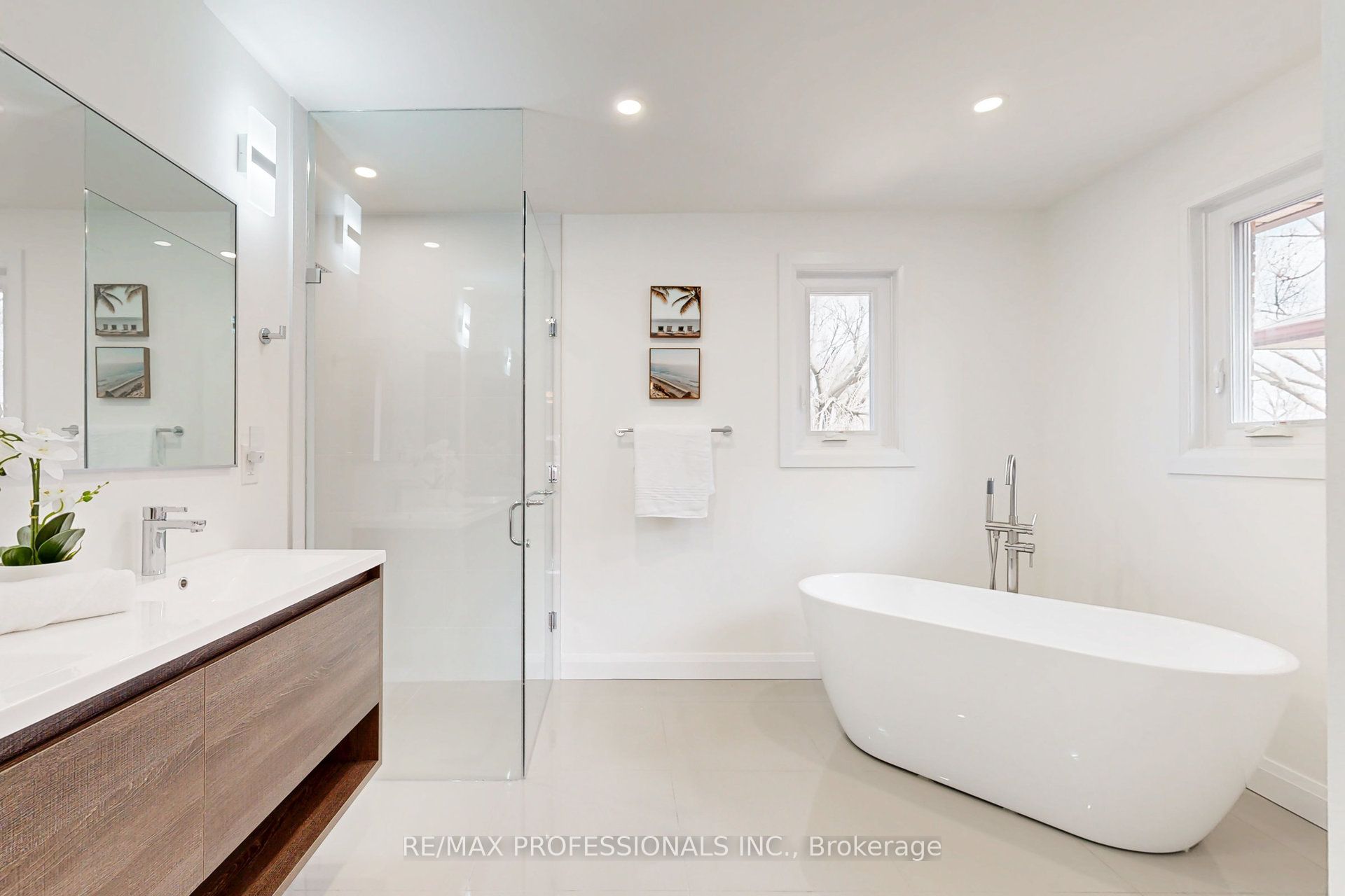 1327 Greenwood Crescent