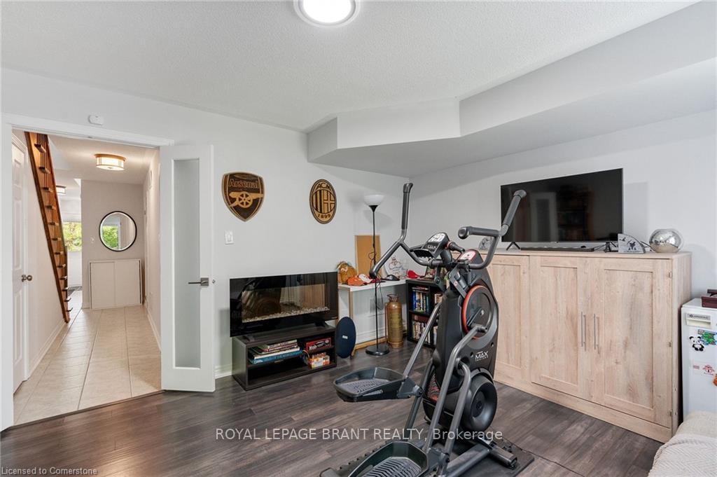 3 Bedrooms Condo at 6995 Glory, Mississauga For sale