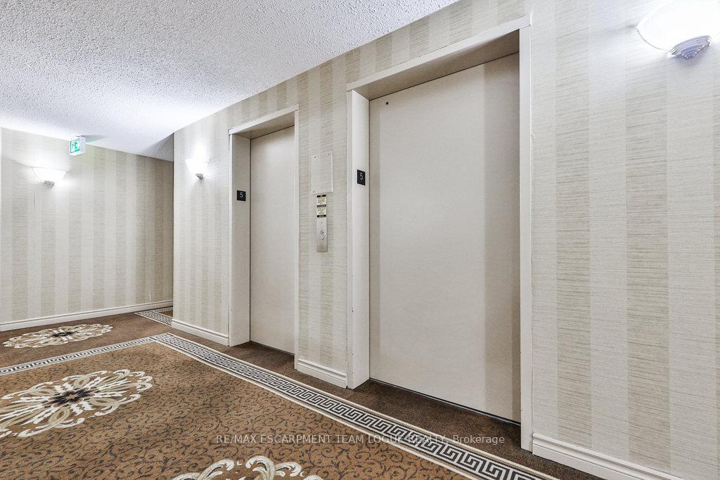 2 Bedrooms Condo at 2121 Lakeshore,  Burlington For sale