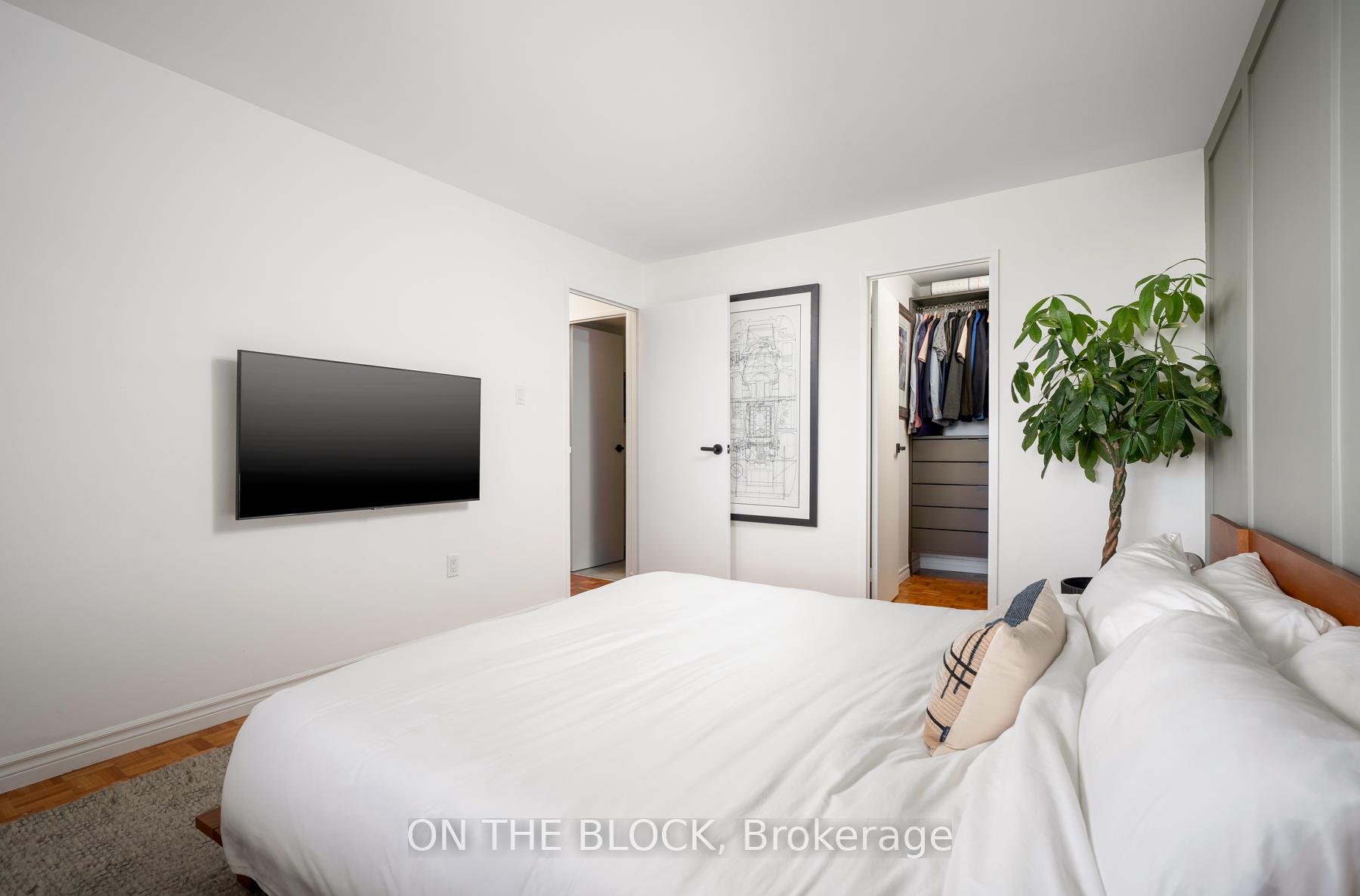 2 Bedrooms Condo at 3845 Lake Shore, Toronto For sale