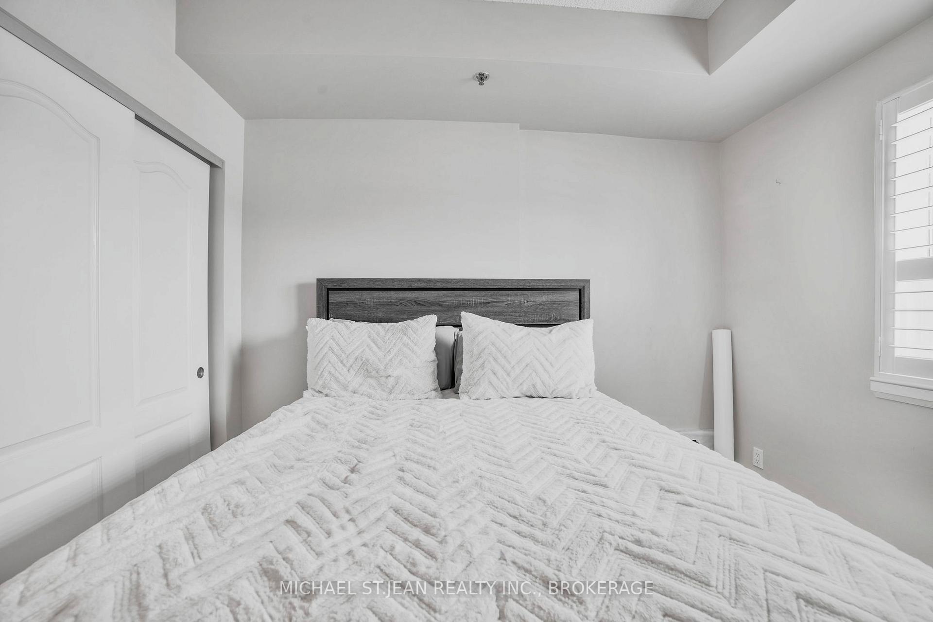 2 Bedrooms Condo at 319 Highway 8,  Hamilton For sale