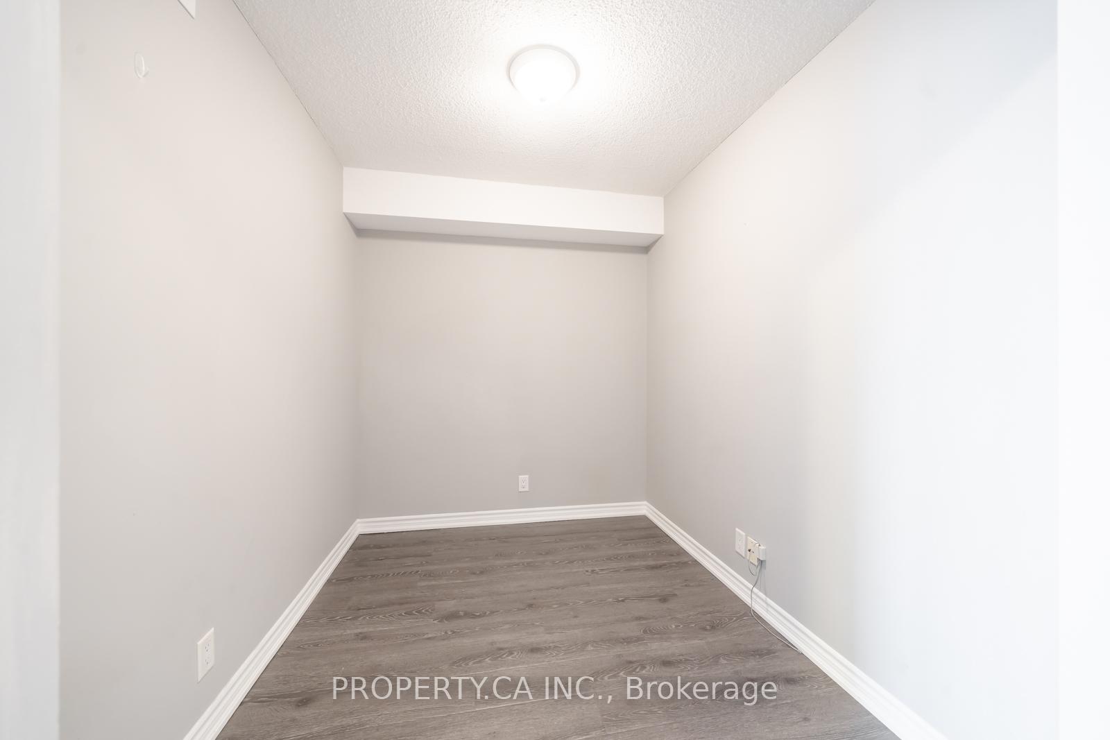 2 Bedrooms Condo at 33 Elm, Mississauga For sale