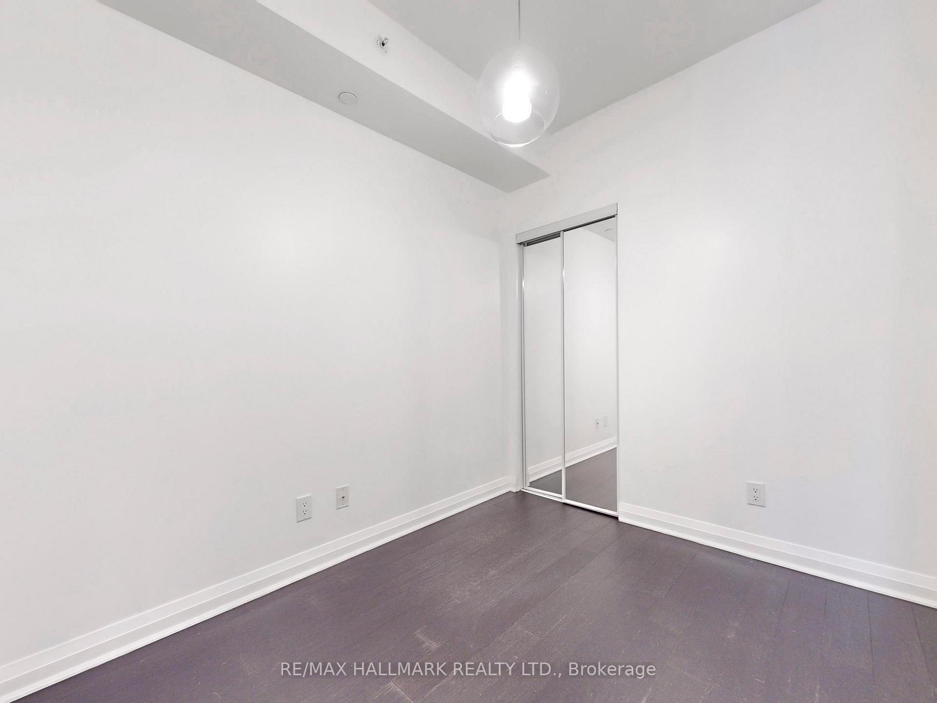 2 Bedrooms Condo at 8 Mercer, Toronto For sale